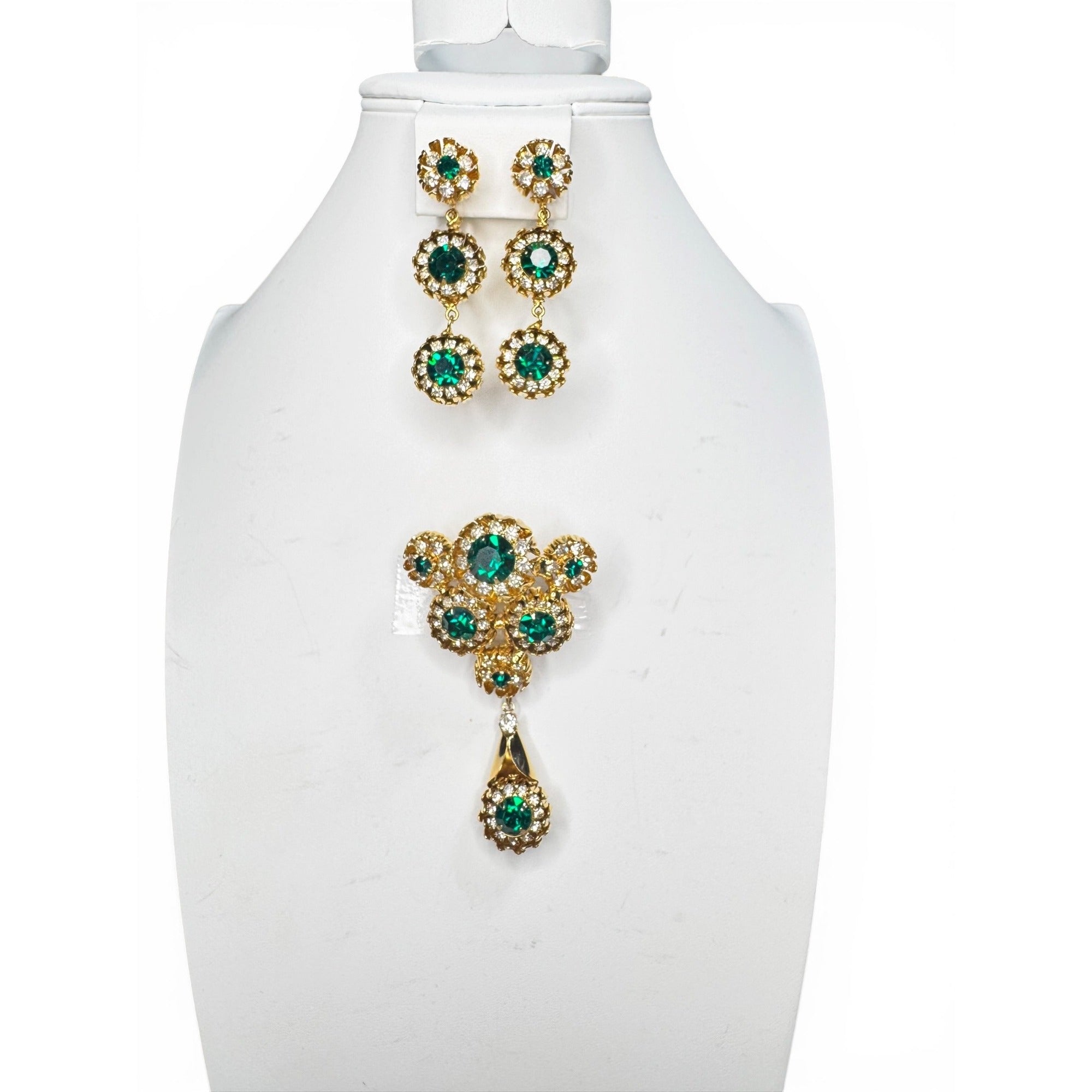 Kramer 1950s Green Crystal Rhinestone Brooch Clip On Earring Set Vintage Gold Tone