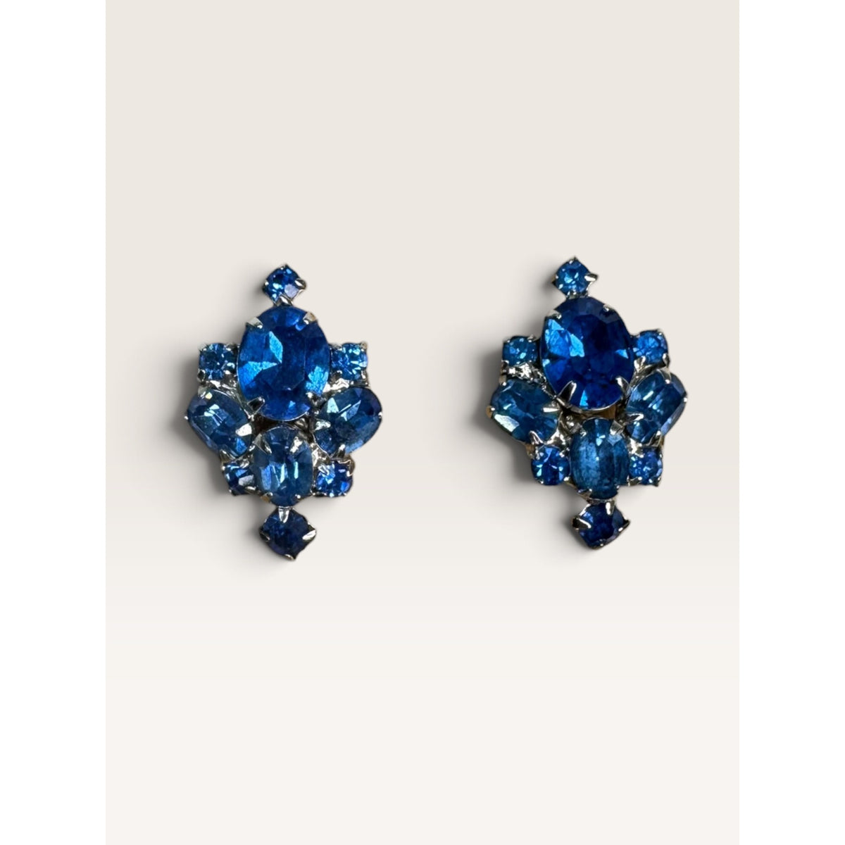 1950s B David Unsigned Blue Crystal Rhinestone Cluster Clip Earrings 1.04" Vintage