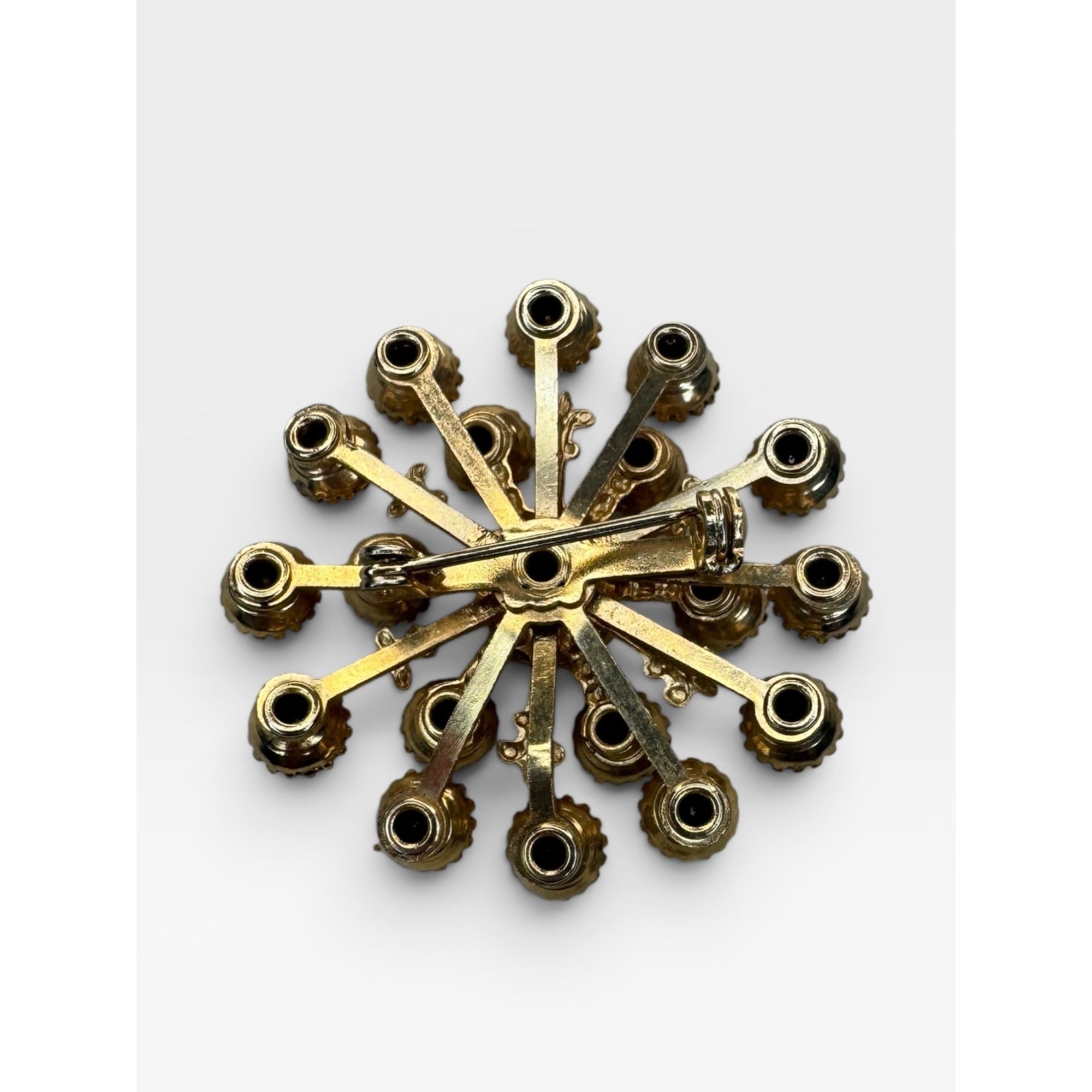 Lavender Crystal Starburst Snowflake Brooch Gold Tone Rhinestone Pin