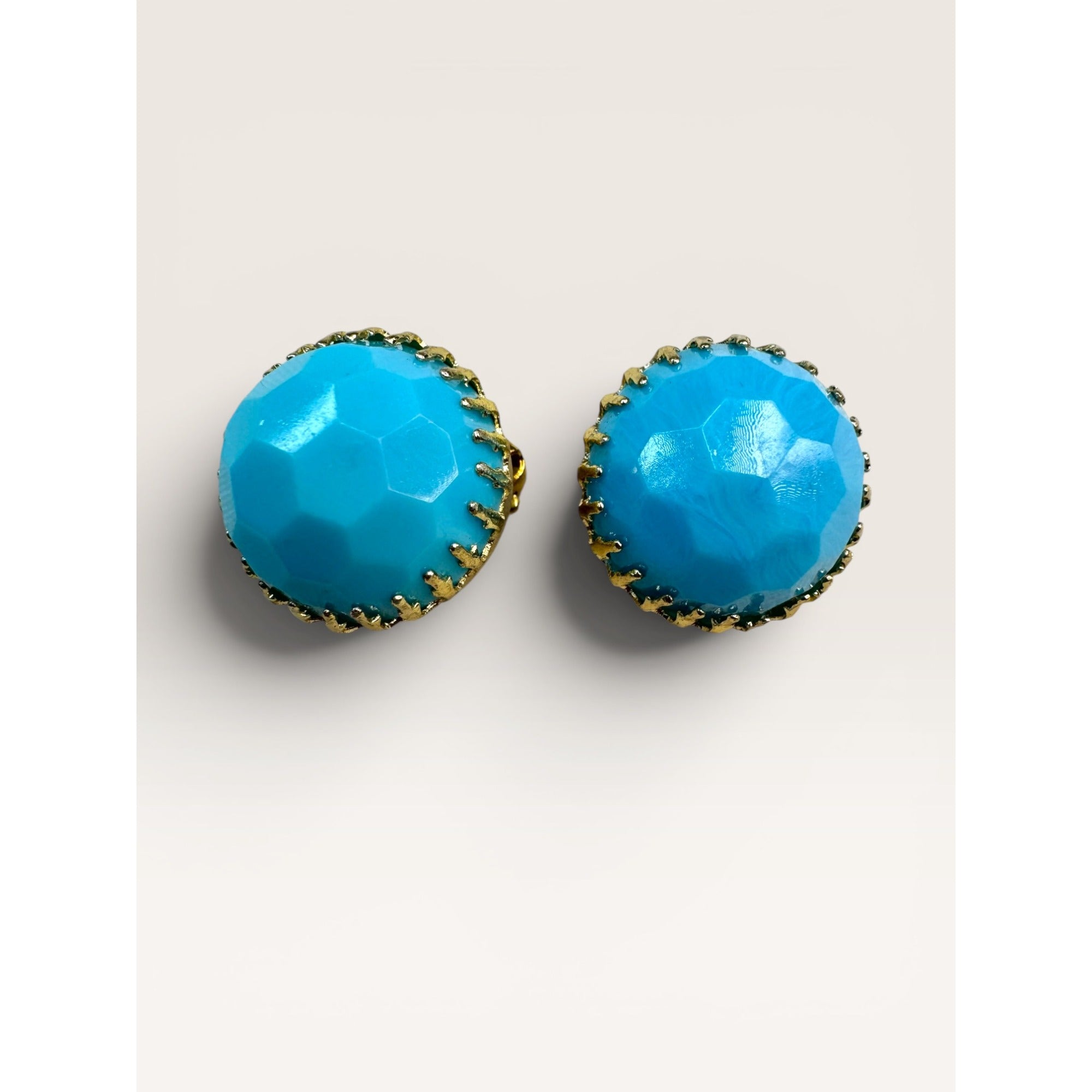 Hong Kong Blue Molded Plastic Acrylic Bead Necklace Clip Earrings Set Vintage