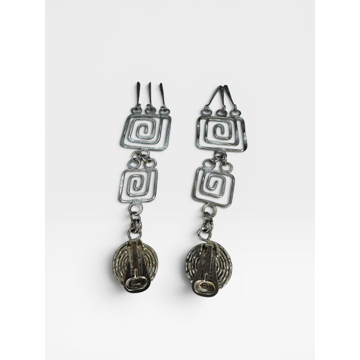 Geometric Spiral Dangle Clip On Earrings Silver Tone Modernist Unsigned Vintage