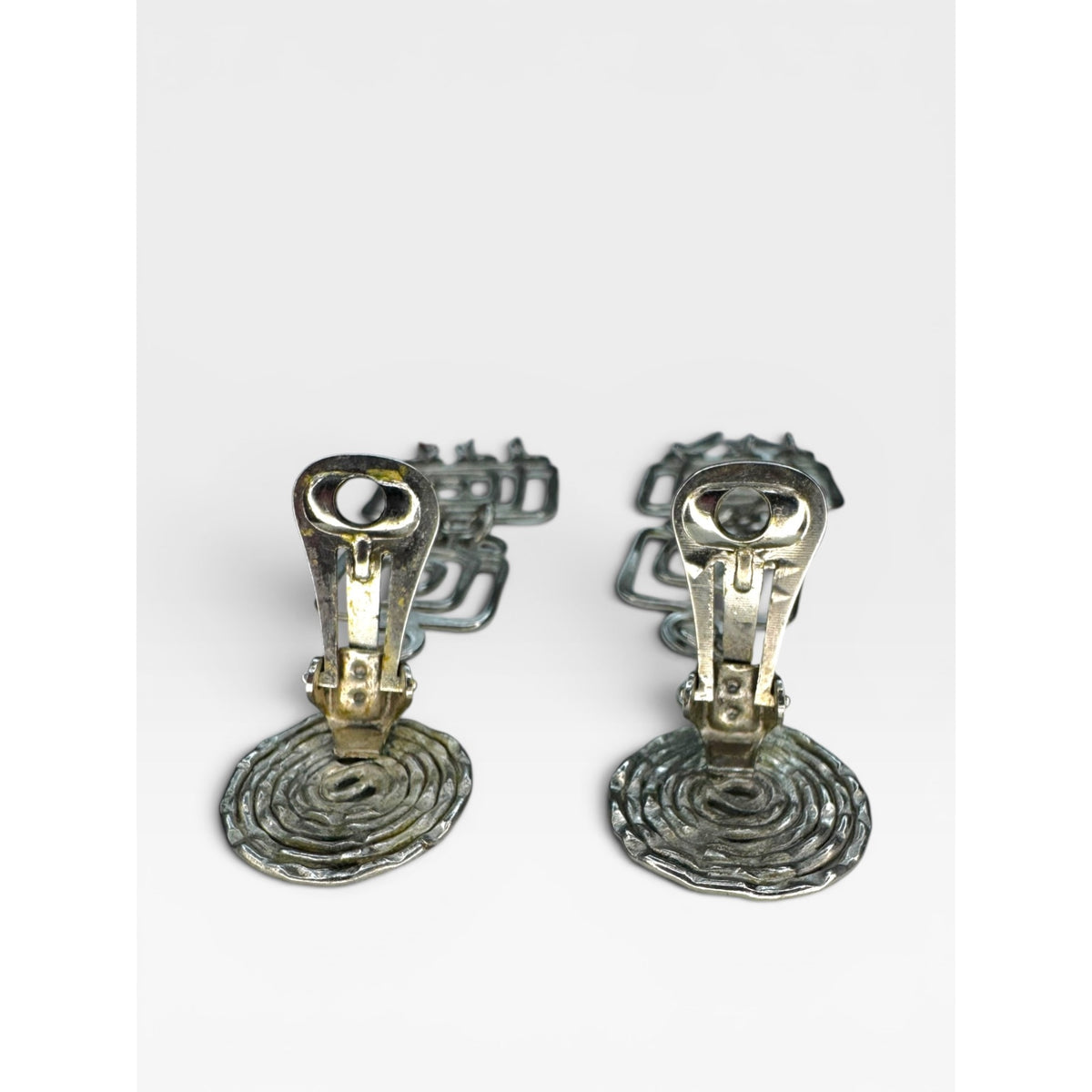 Geometric Spiral Dangle Clip On Earrings Silver Tone Modernist Unsigned Vintage