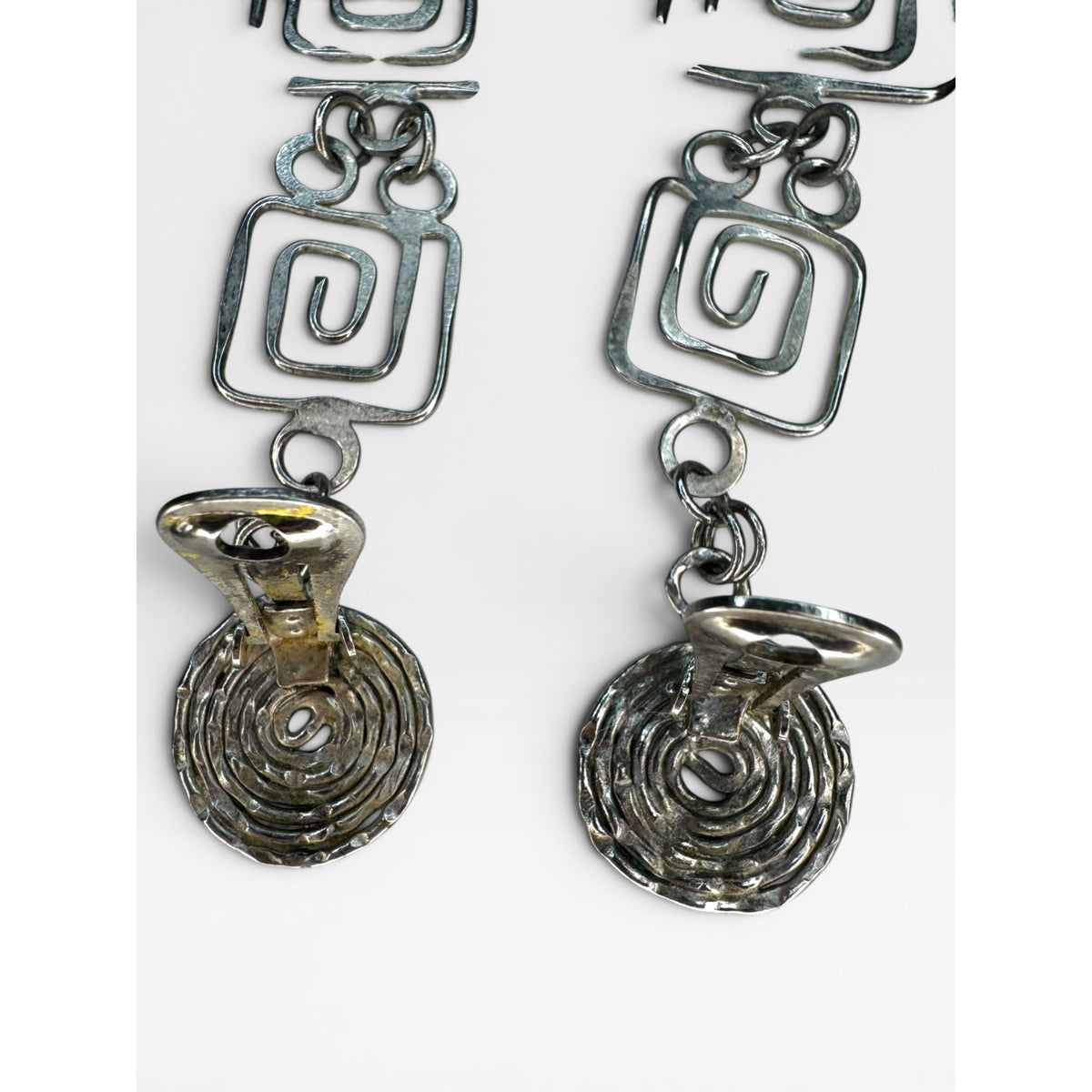Geometric Spiral Dangle Clip On Earrings Silver Tone Modernist Unsigned Vintage
