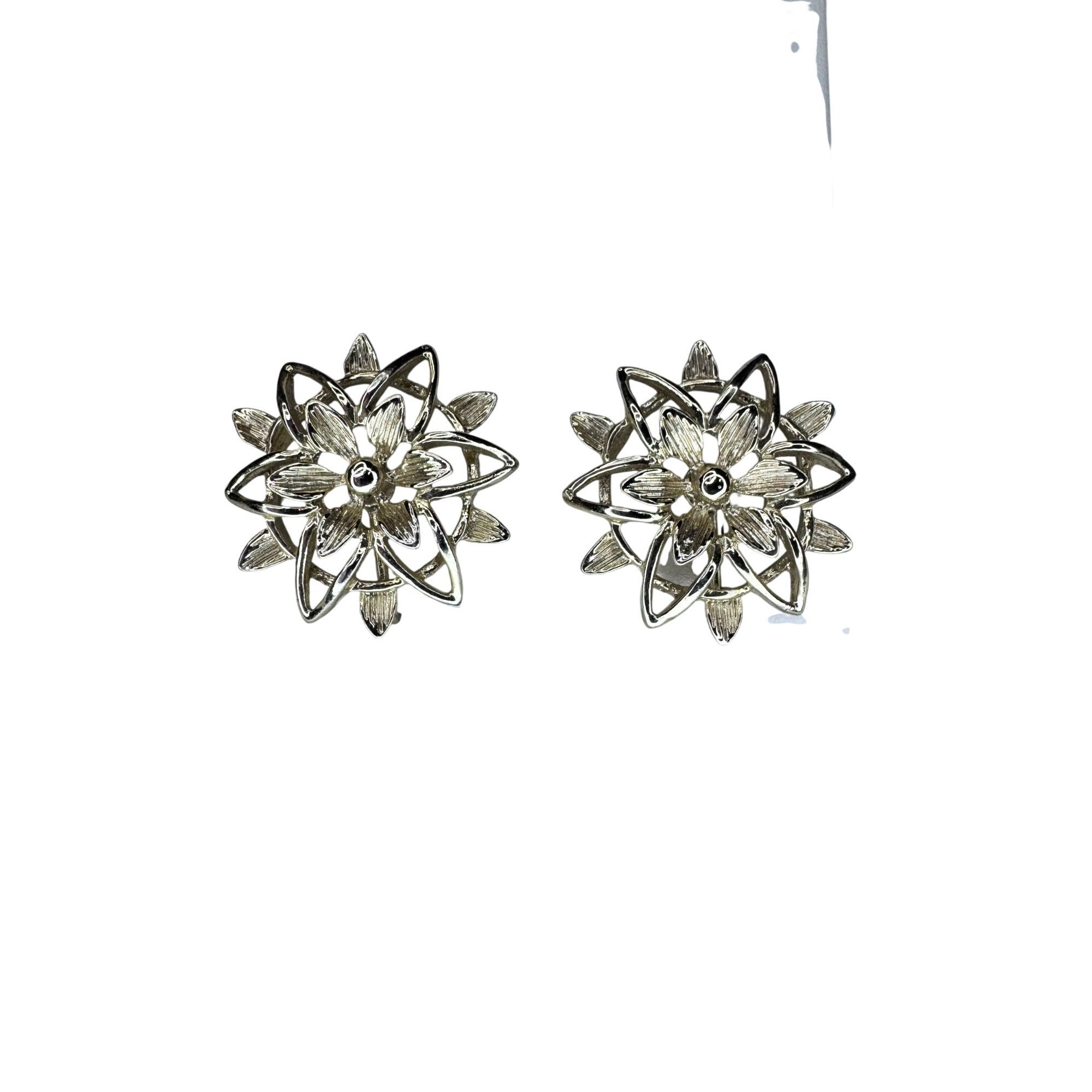 Sarah Coventry Clip On Earrings Gold Tone Floral Starburst 1970s Vintage