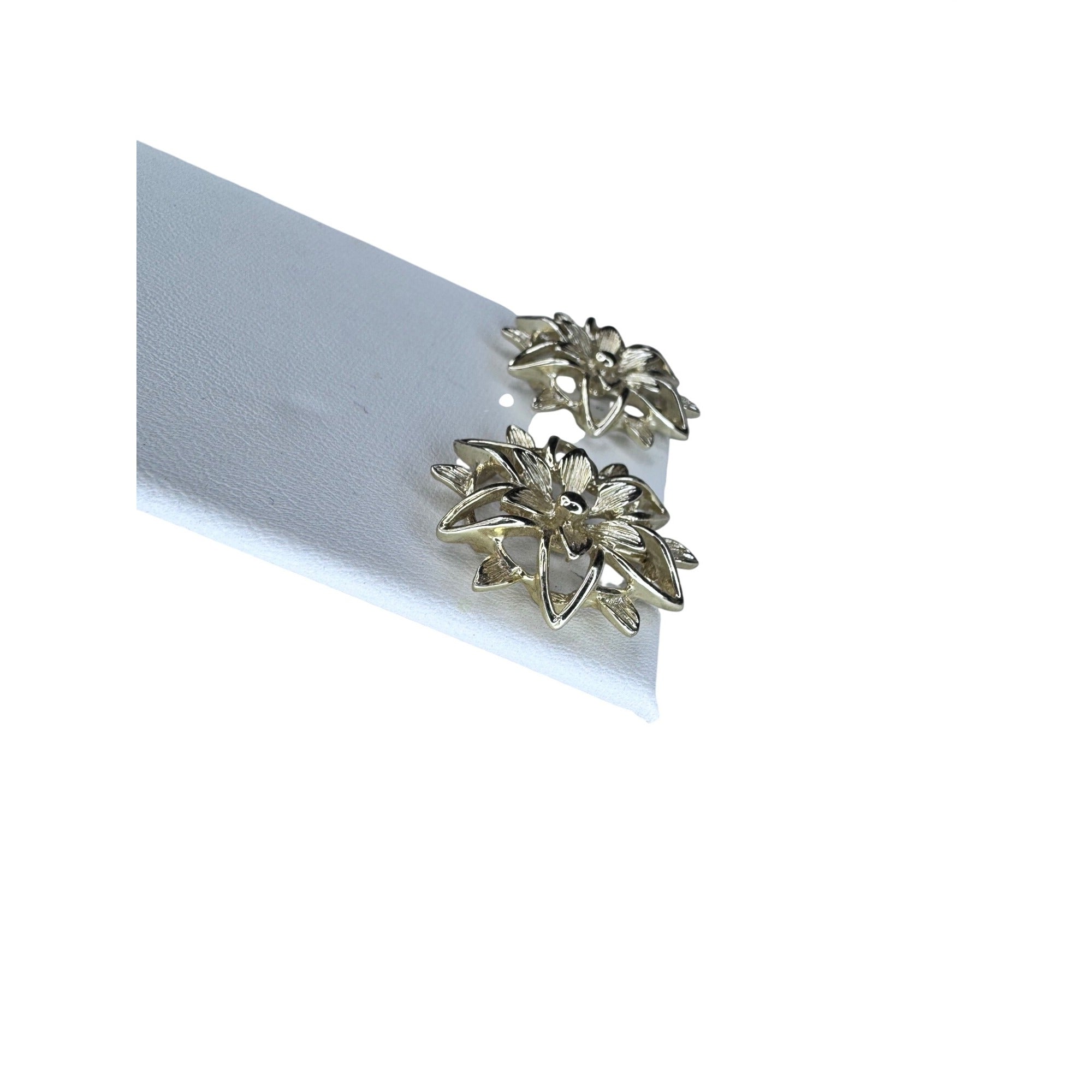 Sarah Coventry Clip On Earrings Gold Tone Floral Starburst 1970s Vintage