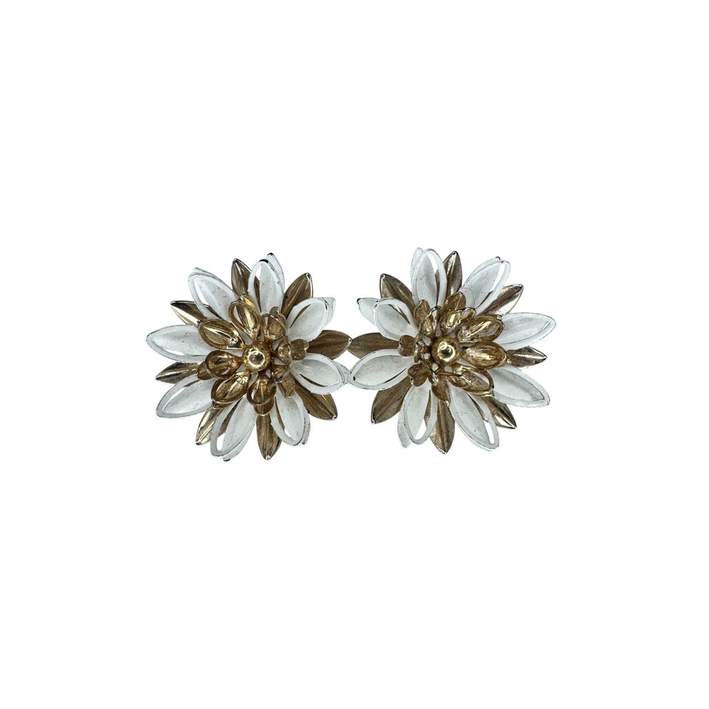 Sarah Coventry Clip Earrings White Gold Enamel Daisy Floral 1960s Vintage