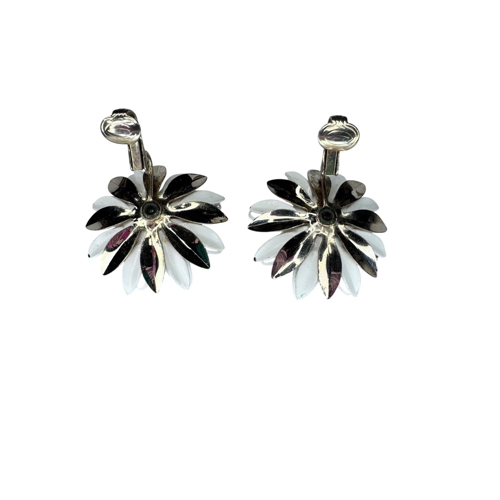 Sarah Coventry Clip Earrings White Gold Enamel Daisy Floral 1960s Vintage