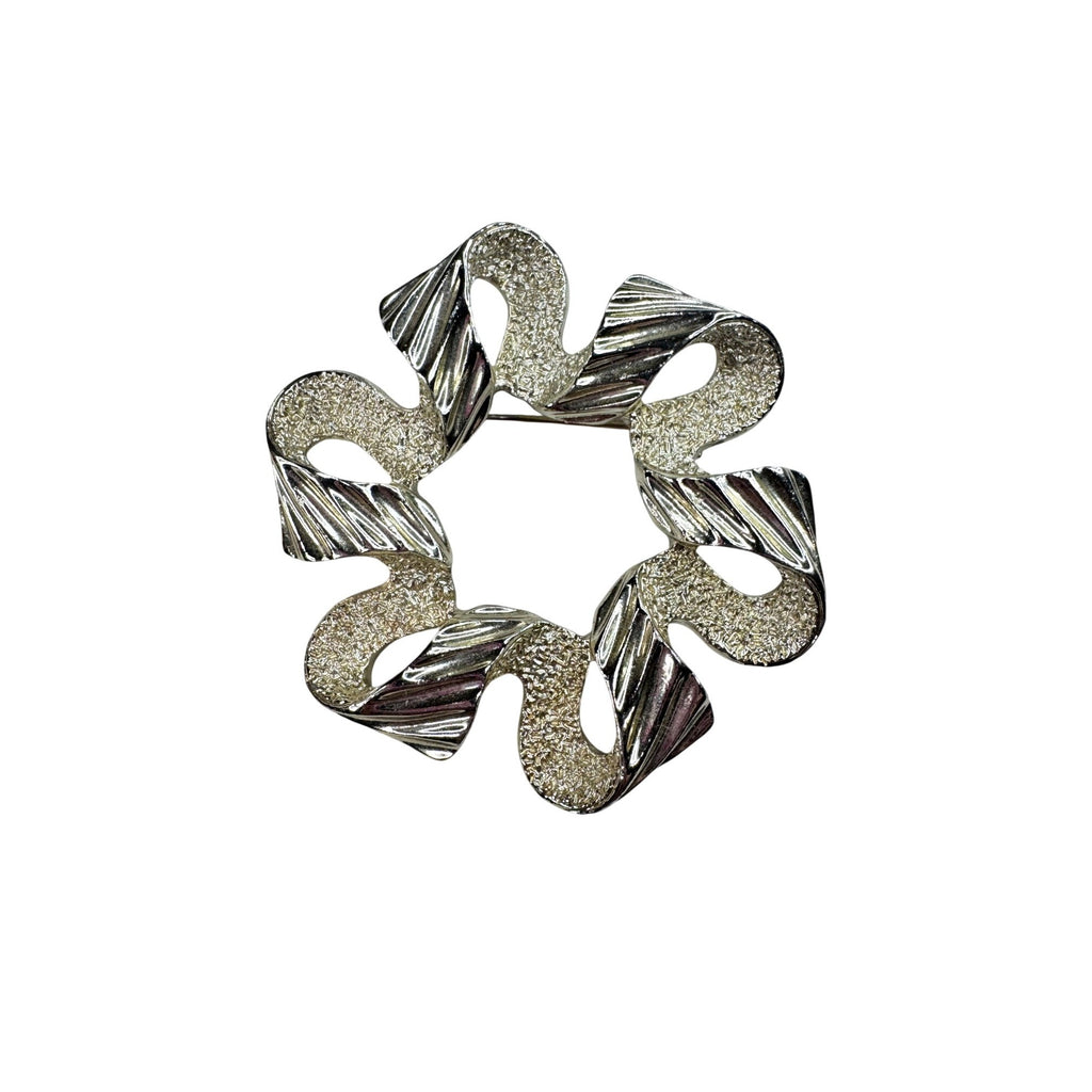 Sarah Coventry Textured Ribbon Wreath Brooch Light Gold Tone 1970s Vintage
