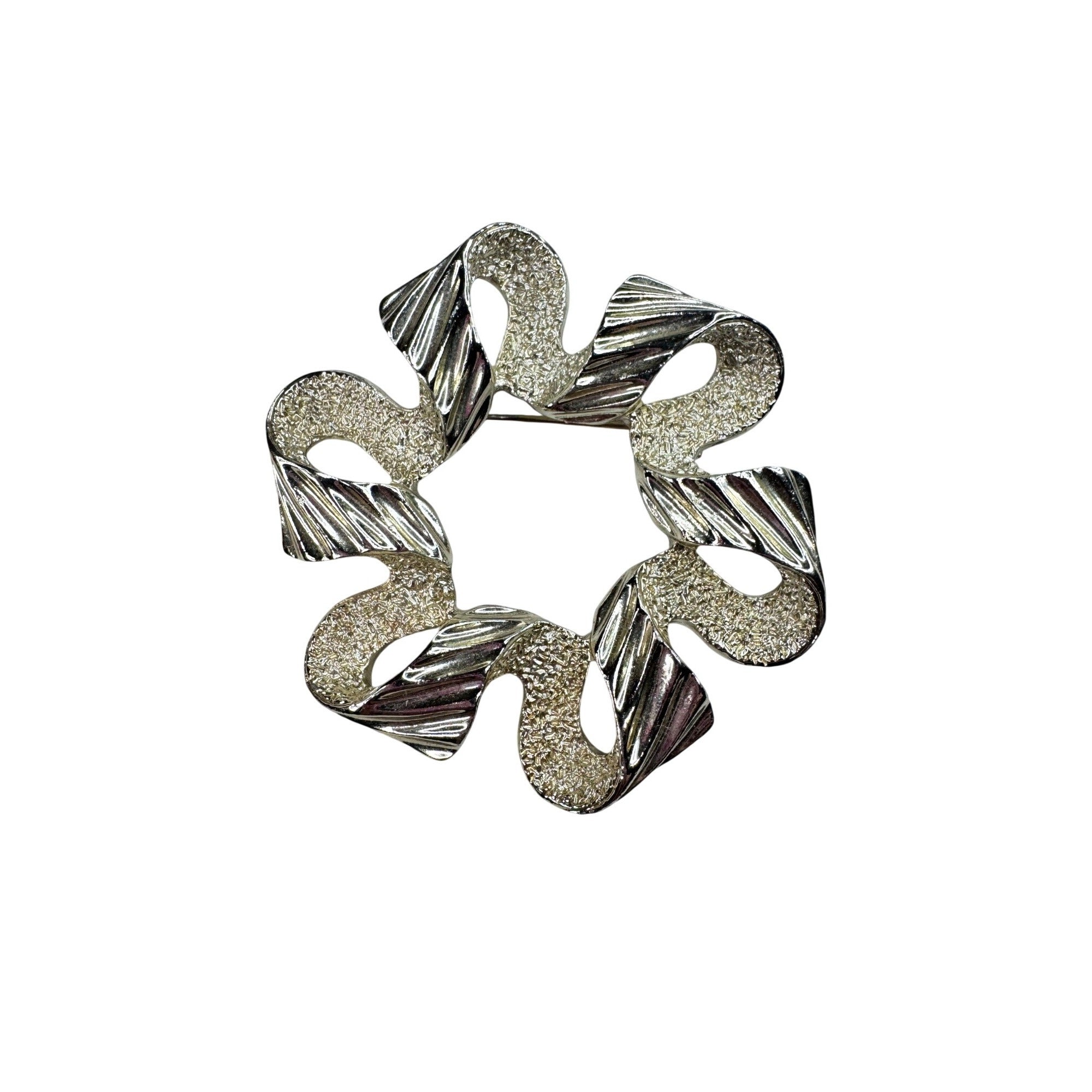 Sarah Coventry Textured Ribbon Wreath Brooch Light Gold Tone 1970s Vintage