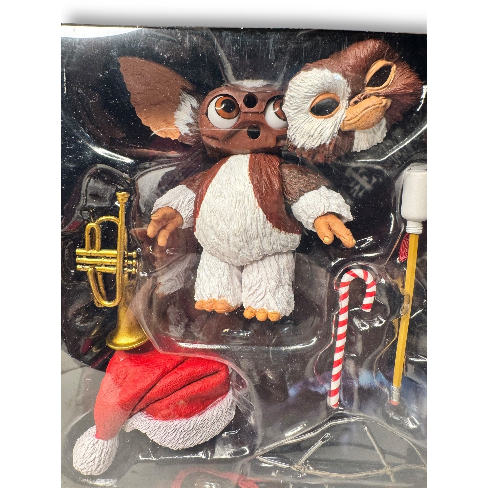 NECA Gremlins Gizmo Mogwai Action Figure with Accessories Holiday Set