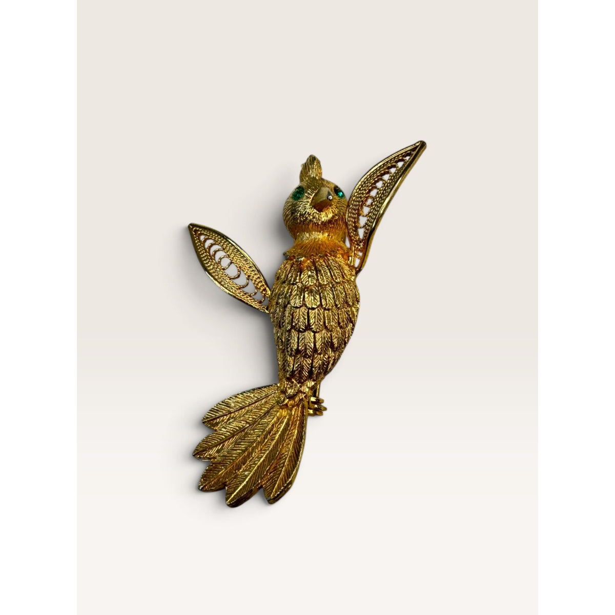 JJ Jonette Jewelry Gold Tone Filigree Wing Hummingbird Green Eye Brooch 2.08"