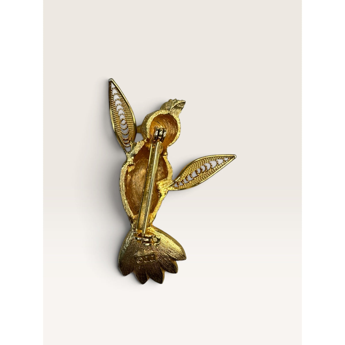 JJ Jonette Jewelry Gold Tone Filigree Wing Hummingbird Green Eye Brooch 2.08"