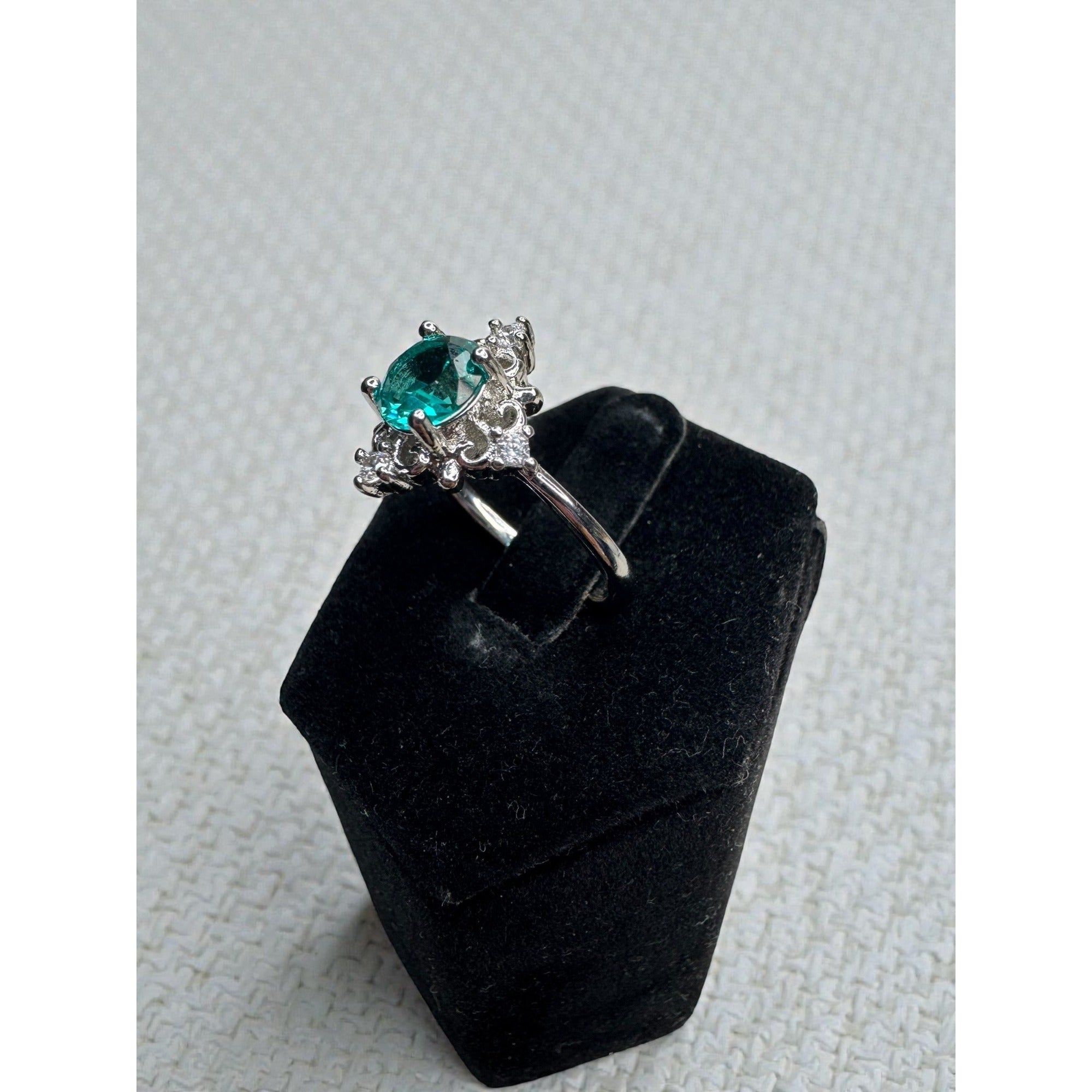 Teal Blue Green Crystal Halo Ring Silver Tone Statement Ring Size 7.5