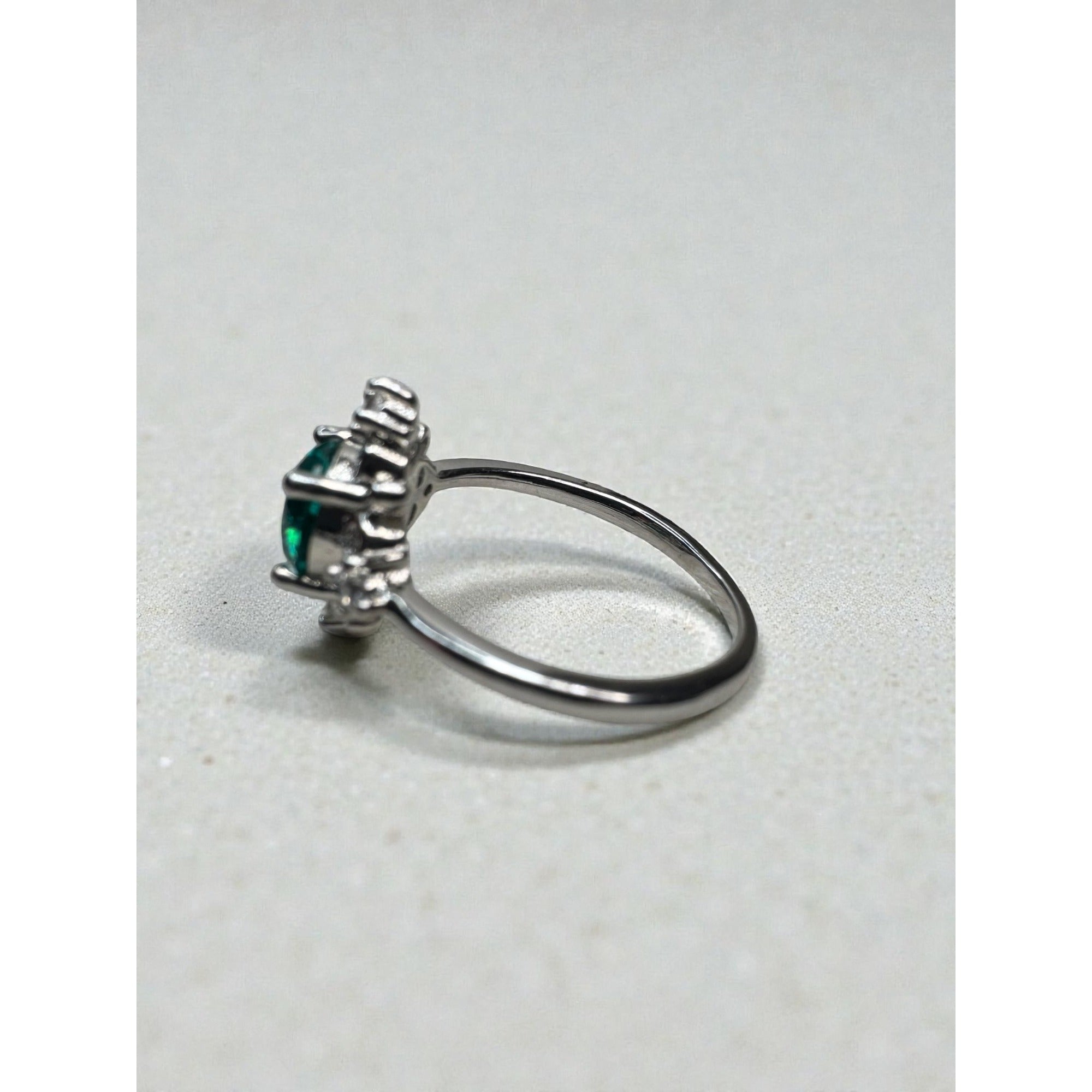 Teal Blue Green Crystal Halo Ring Silver Tone Statement Ring Size 7.5