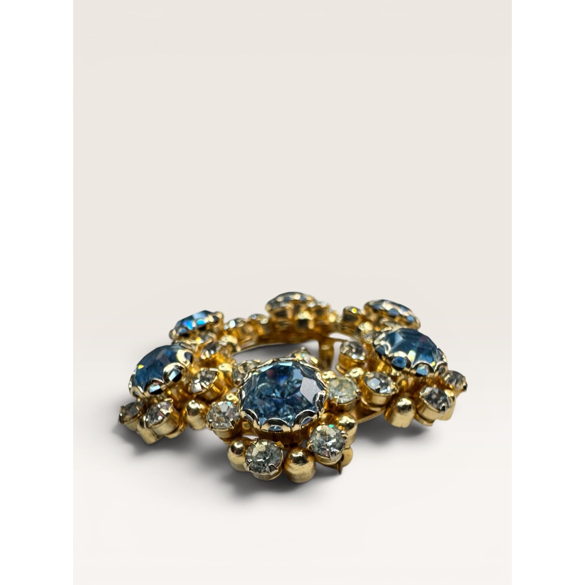 1950s Mid Century Blue Crystal Wreath Brooch Gold Tone Floral Vintage