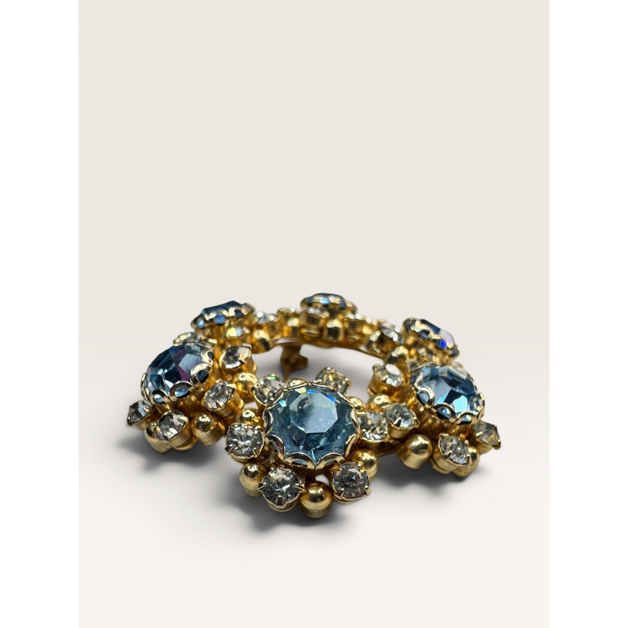 1950s Mid Century Blue Crystal Wreath Brooch Gold Tone Floral Vintage