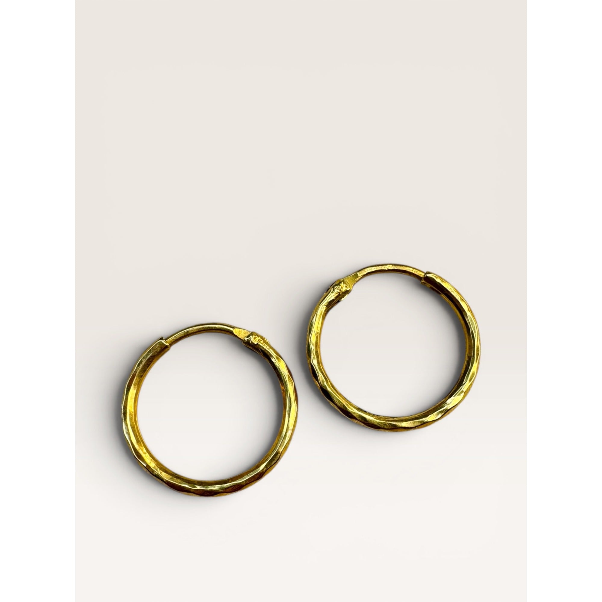 18K Gold Diamond Cut Endless Hoop Earrings Faceted Round Hoops 24mm