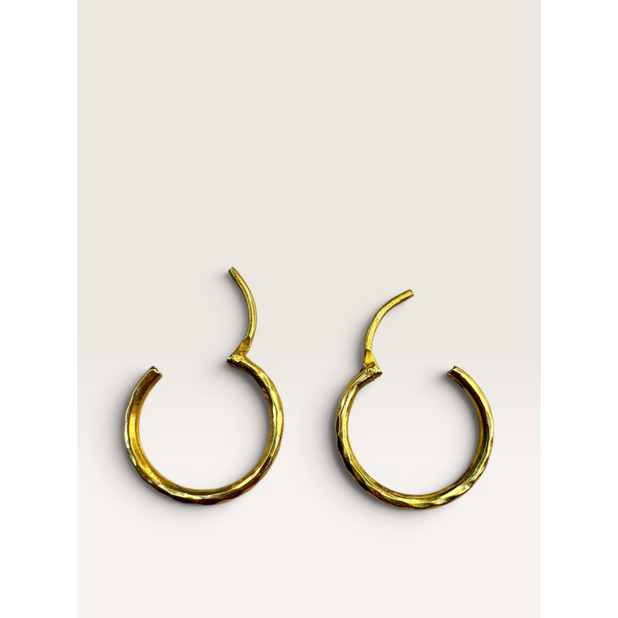18K Gold Diamond Cut Endless Hoop Earrings Faceted Round Hoops 24mm