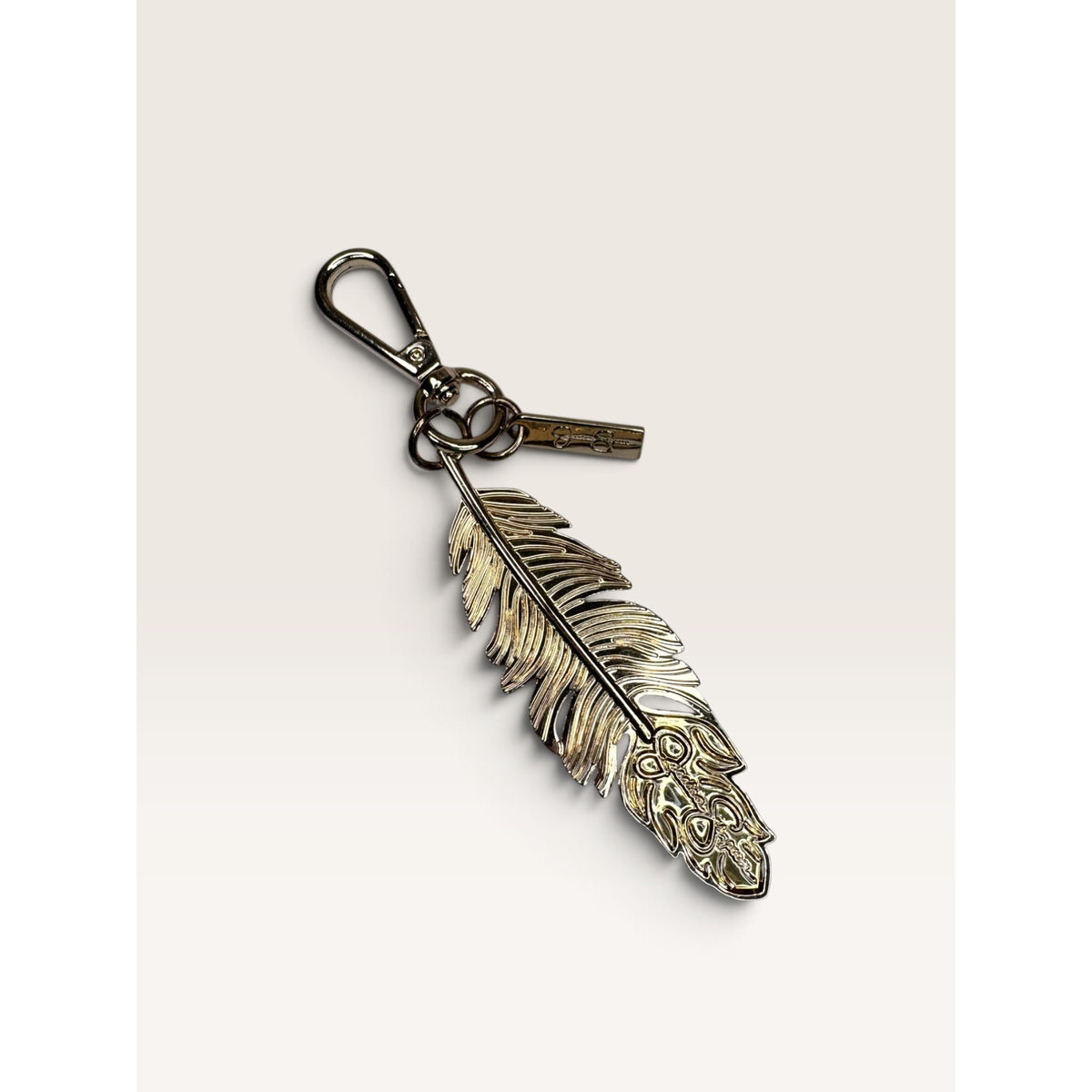 Jessica Simpson Gold Tone Metal Engraved Feather Handbag Bag Charm Keychain