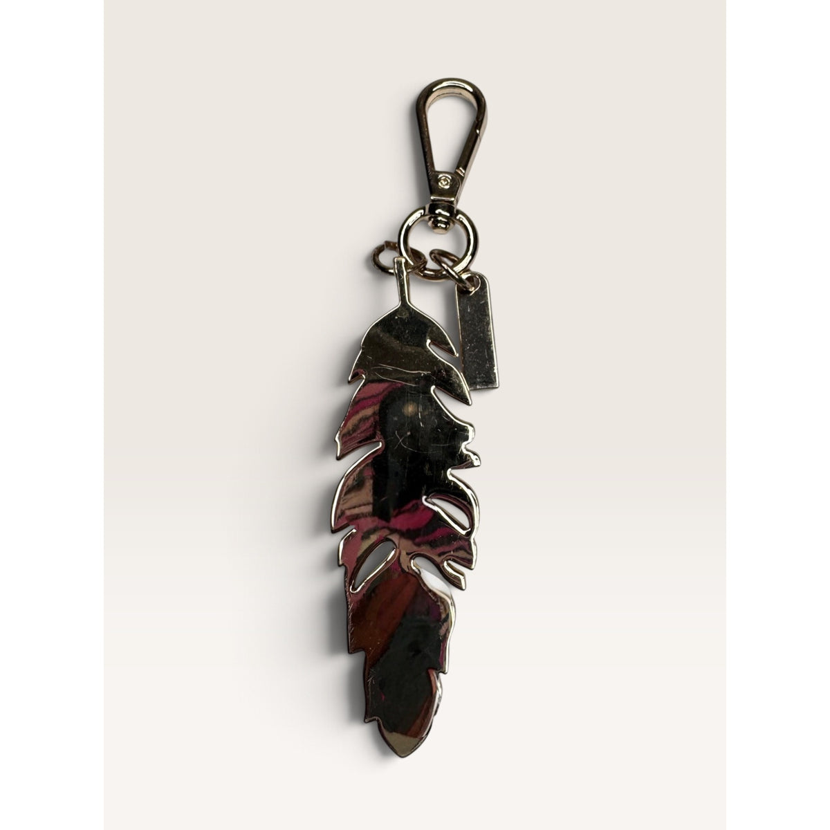 Jessica Simpson Gold Tone Metal Engraved Feather Handbag Bag Charm Keychain