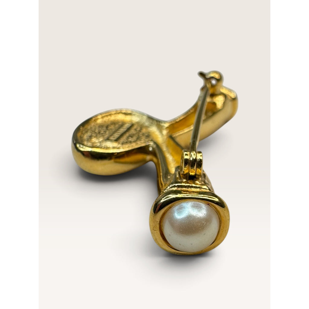 Richelieu 1980s Gold Tone Faux Pearl Abstract Crossover Swirl Brooch Pin 1.74"
