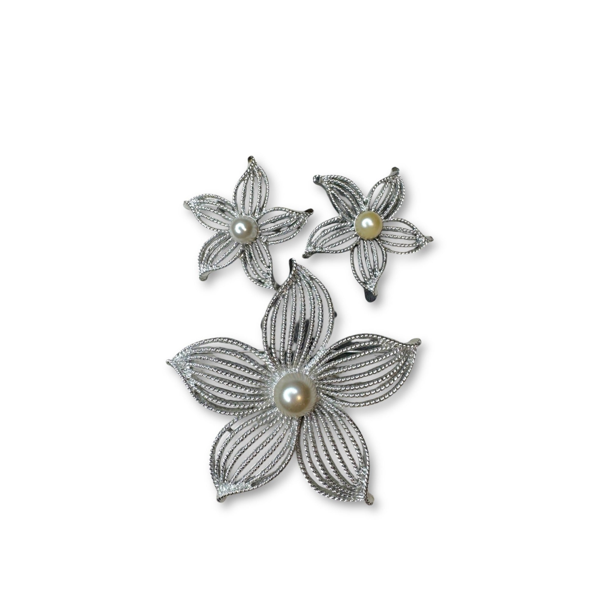 Sarah Coventry 1960s Moonflower Silvertone Brooch Earrings Set