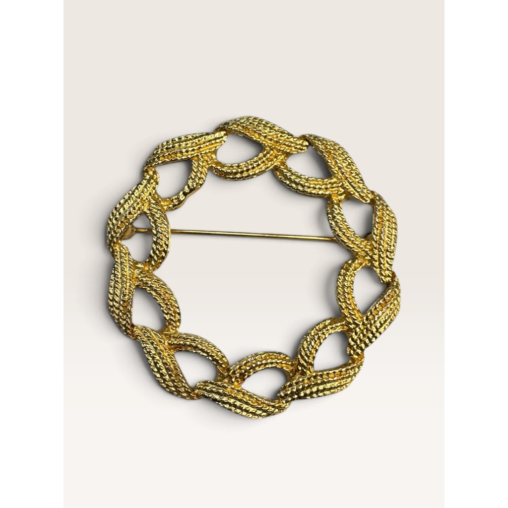 Monet Vintage 1970s Gold Tone Textured Interlocking Loop Wreath Brooch 1.87" (