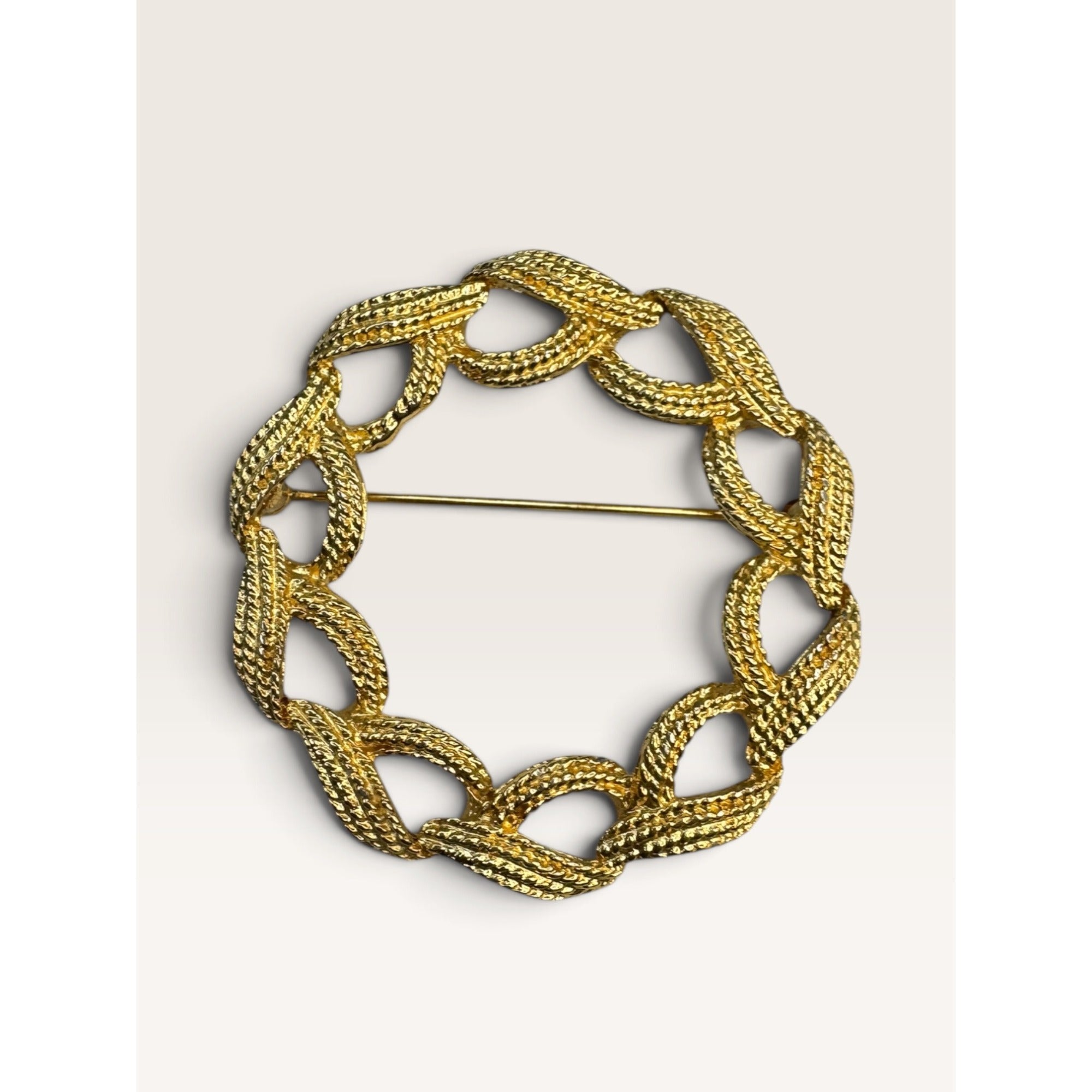 Monet Vintage 1970s Gold Tone Textured Interlocking Loop Wreath Brooch 1.87" (