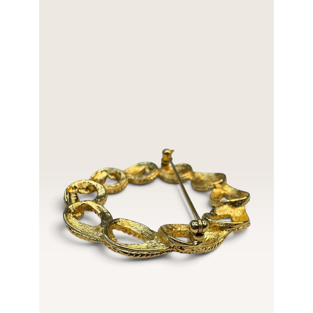 Monet Vintage 1970s Gold Tone Textured Interlocking Loop Wreath Brooch 1.87" (