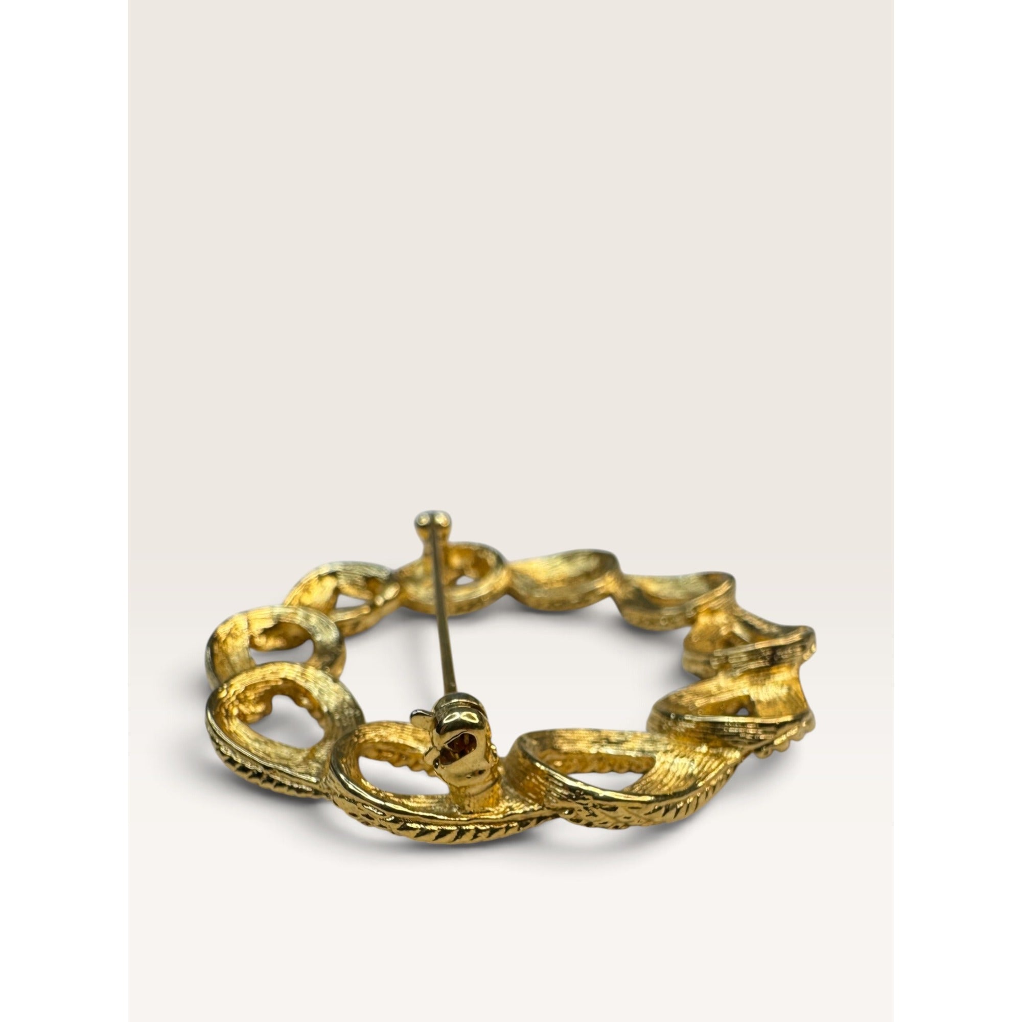 Monet Vintage 1970s Gold Tone Textured Interlocking Loop Wreath Brooch 1.87" (