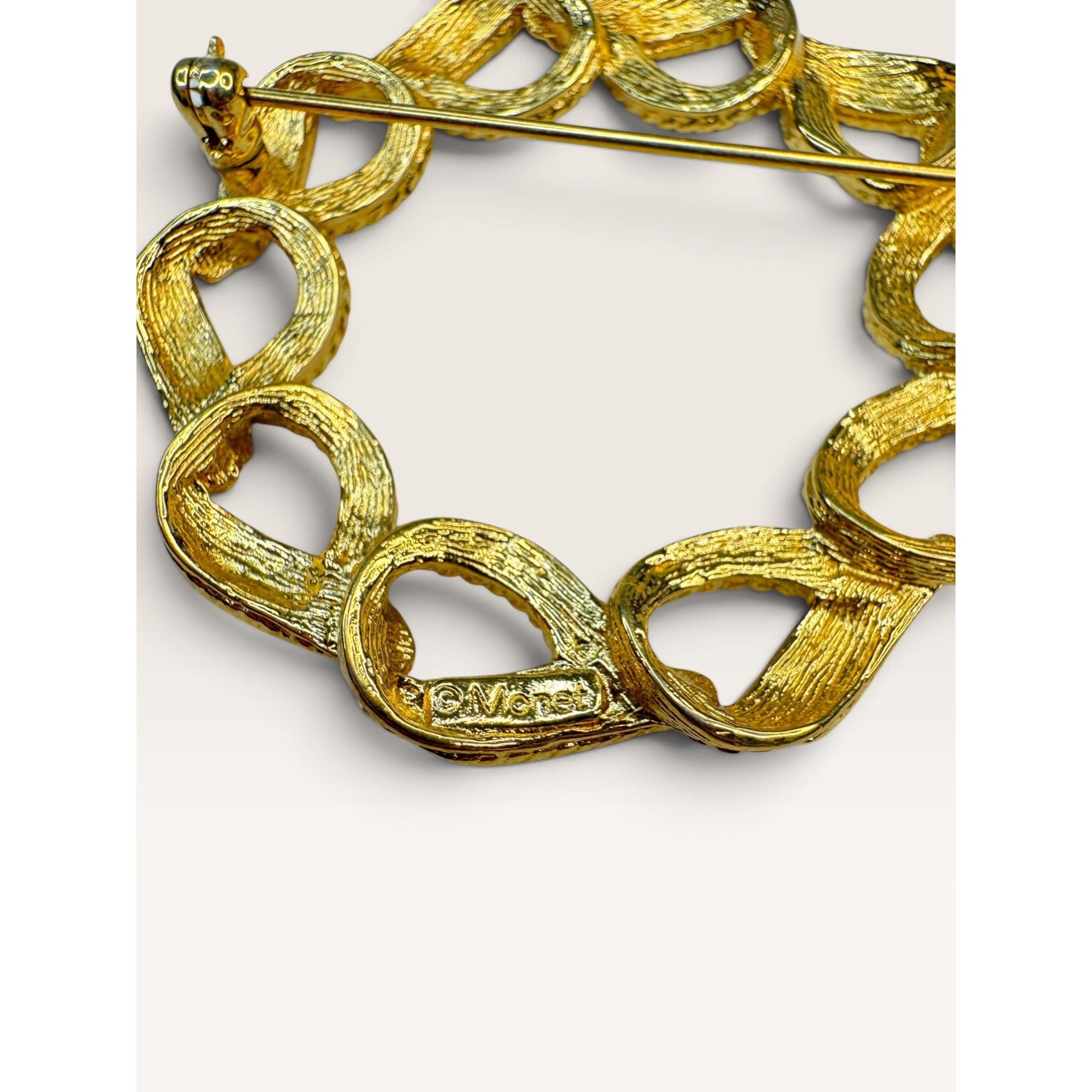 Monet Vintage 1970s Gold Tone Textured Interlocking Loop Wreath Brooch 1.87" (