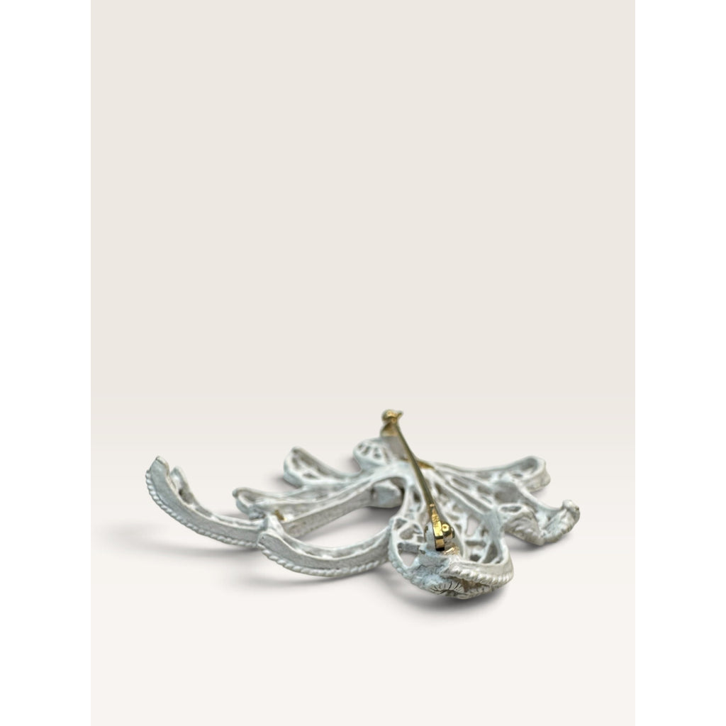 Crown Trifari 1960s Mid Century White Enamel Filigree Openwork Bow Brooch 2.46"