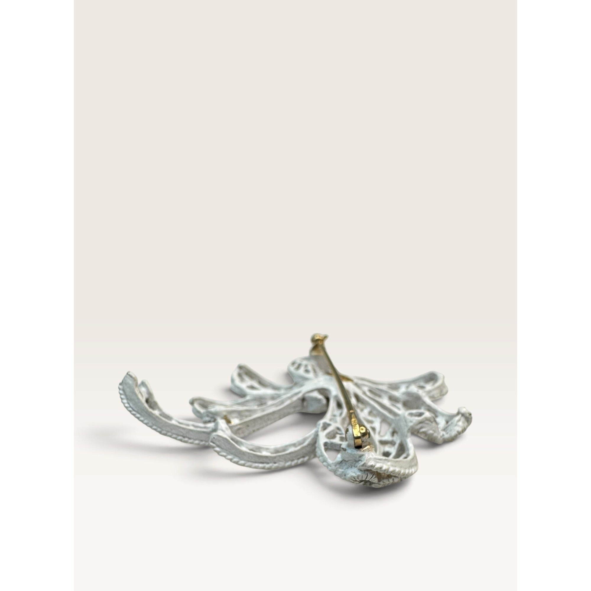 Crown Trifari 1960s Mid Century White Enamel Filigree Openwork Bow Brooch 2.46"