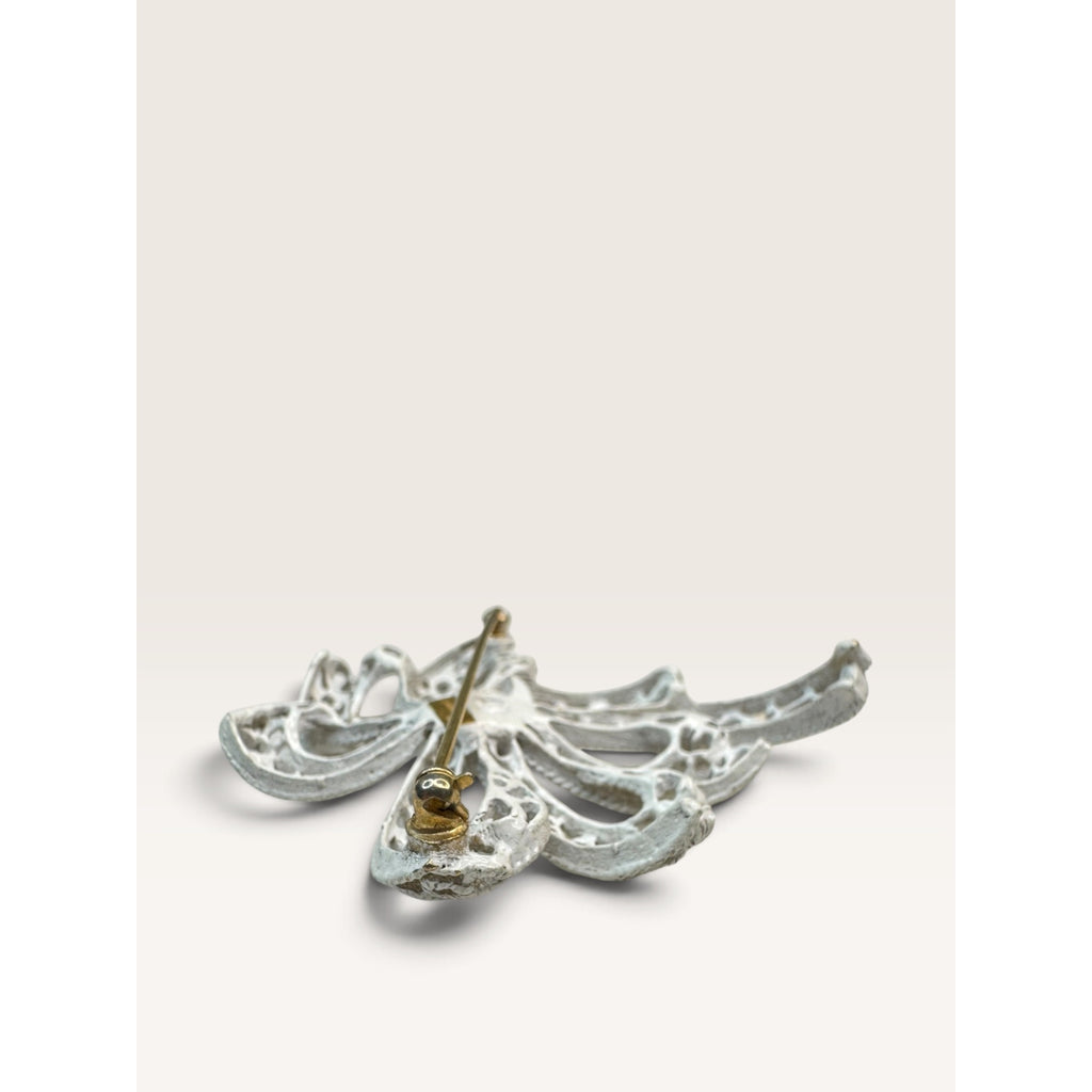 Crown Trifari 1960s Mid Century White Enamel Filigree Openwork Bow Brooch 2.46"