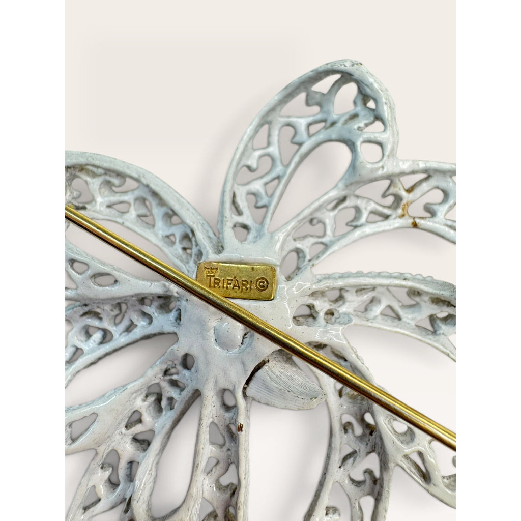 Crown Trifari 1960s Mid Century White Enamel Filigree Openwork Bow Brooch 2.46"