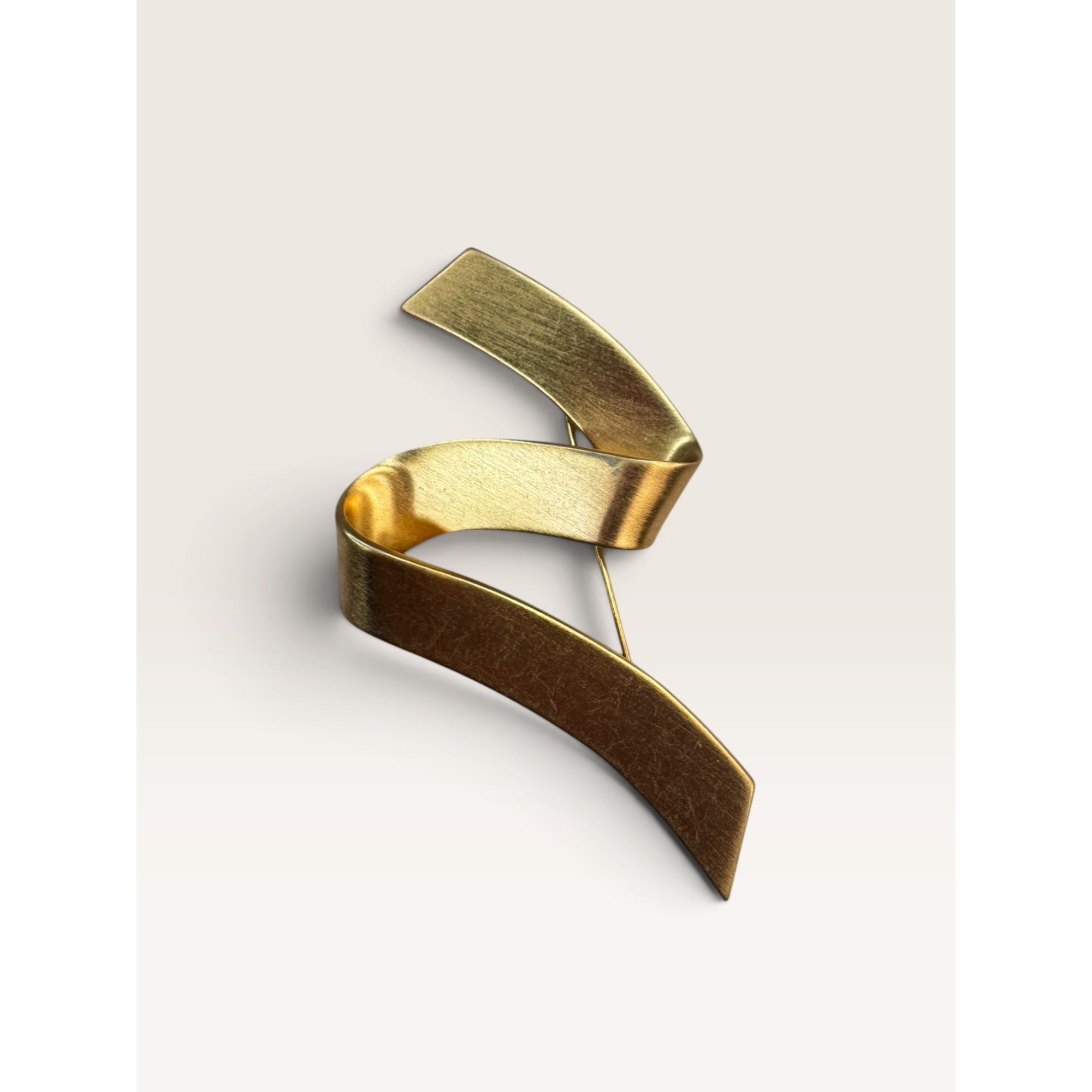 Monet Vintage 1970s Brooch Gold Tone Brushed Ribbon Swirl  2.99"