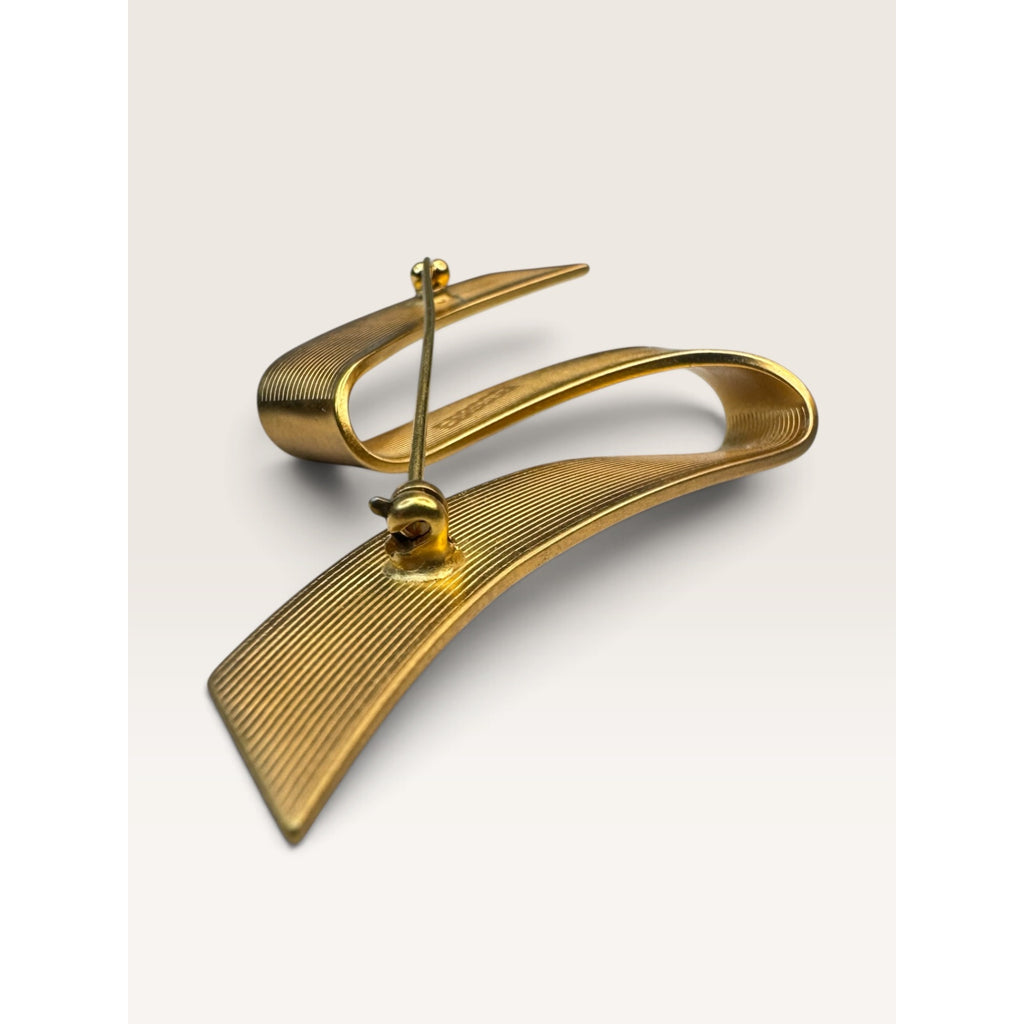 Monet Vintage 1970s Brooch Gold Tone Brushed Ribbon Swirl  2.99"