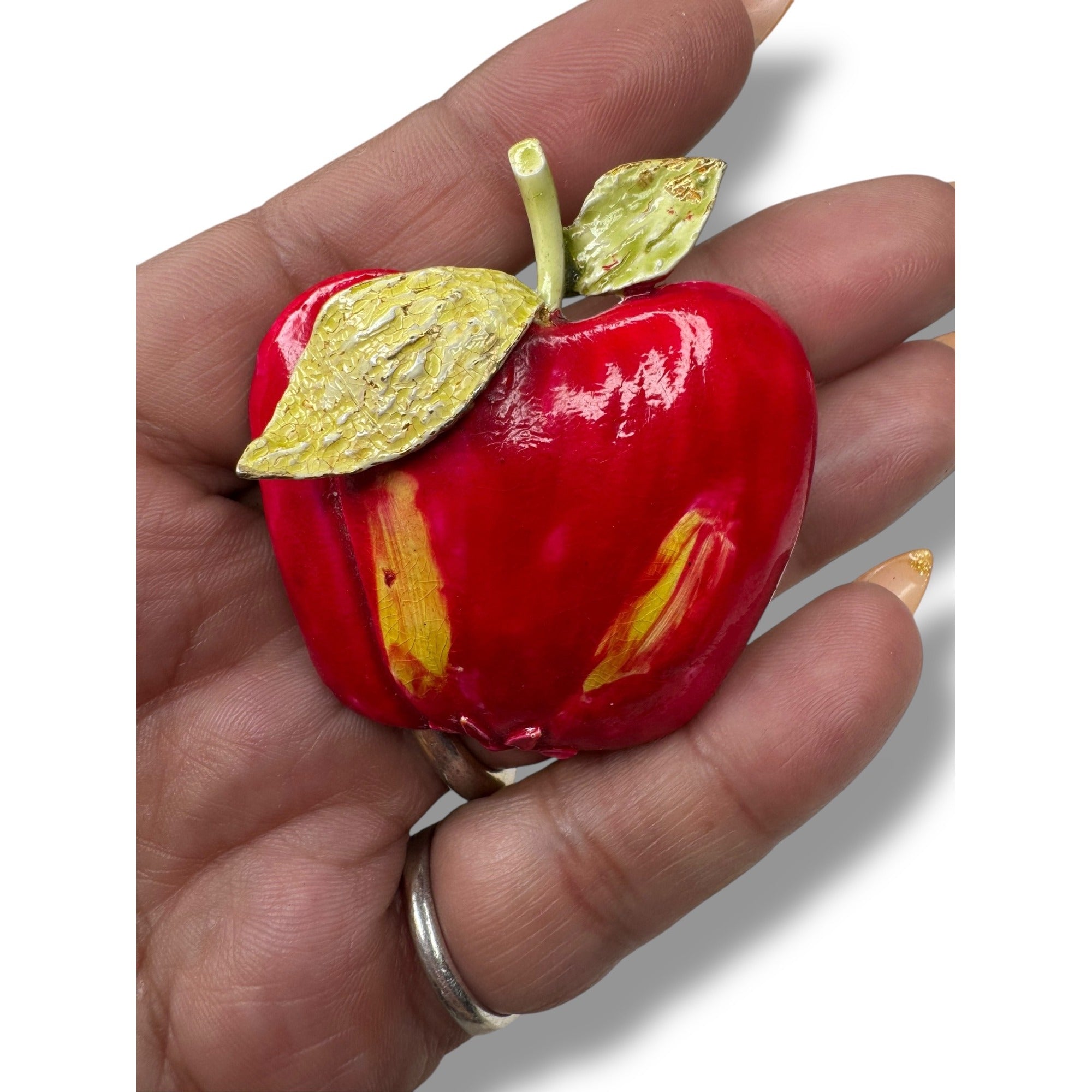 Vintage Mode Art Arthur Pepper Apple Brooch Enamel Gold Tone 1950s/60s