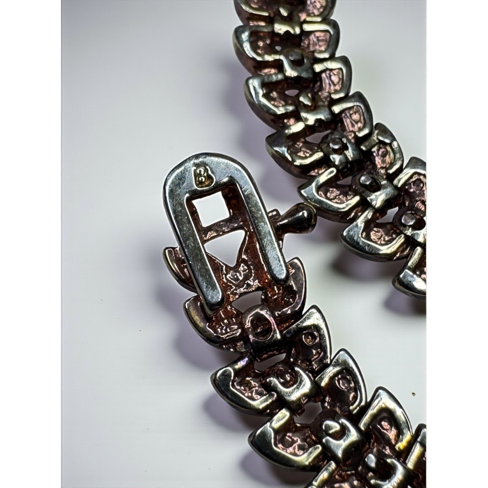 B Signed Chevron Leaf Tennis Bracelet Diamond Accent Gold Tone 1990s