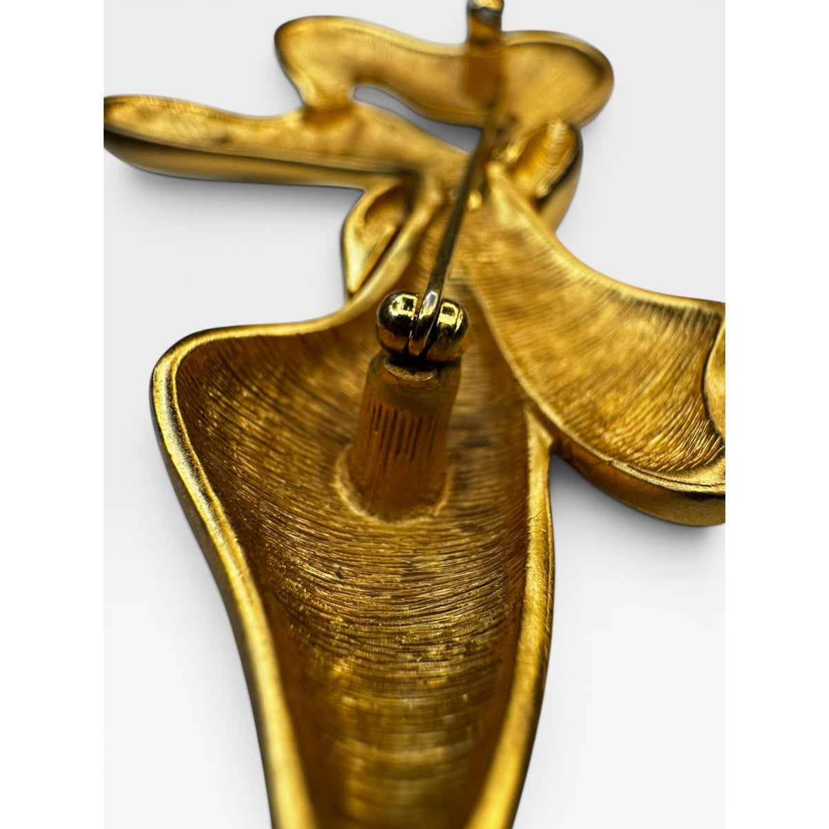 Monet Gold Tone Abstract Bow Brooch Modernist Ribbon Pin Signed 1980s