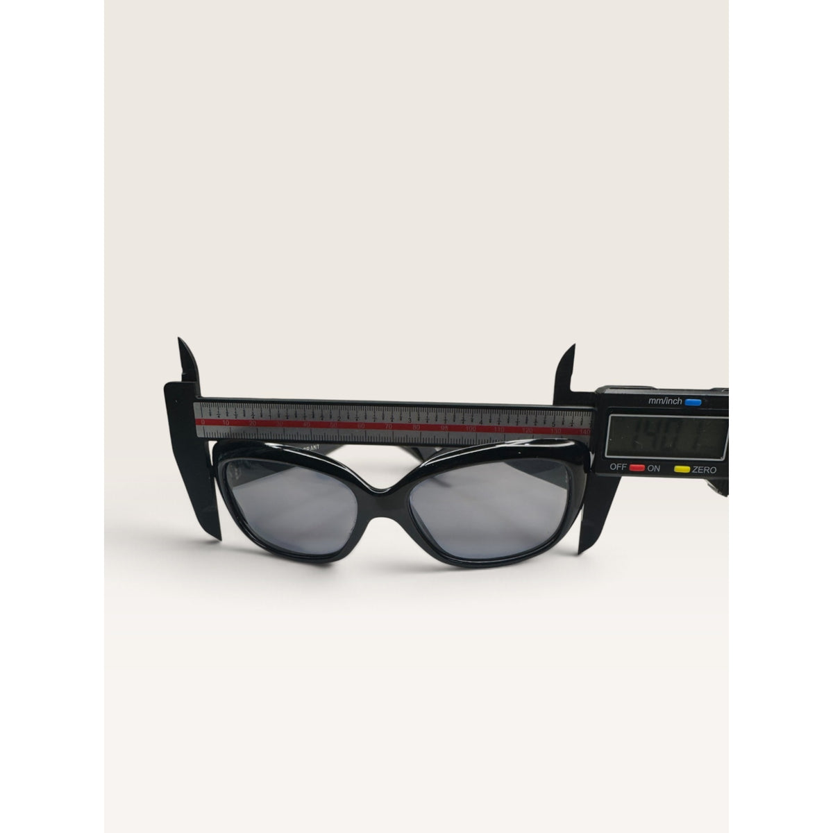 Foster Grant Flection Black Polarized Oval Cat Eye Sunglasses Leopard Case 48mm