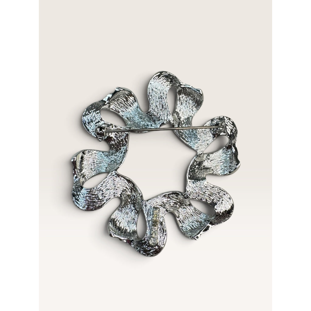 Sarah Coventry 1970s Silver Tone Wavy Ribbon Swirl Open Wreath Brooch Pin 2.36"