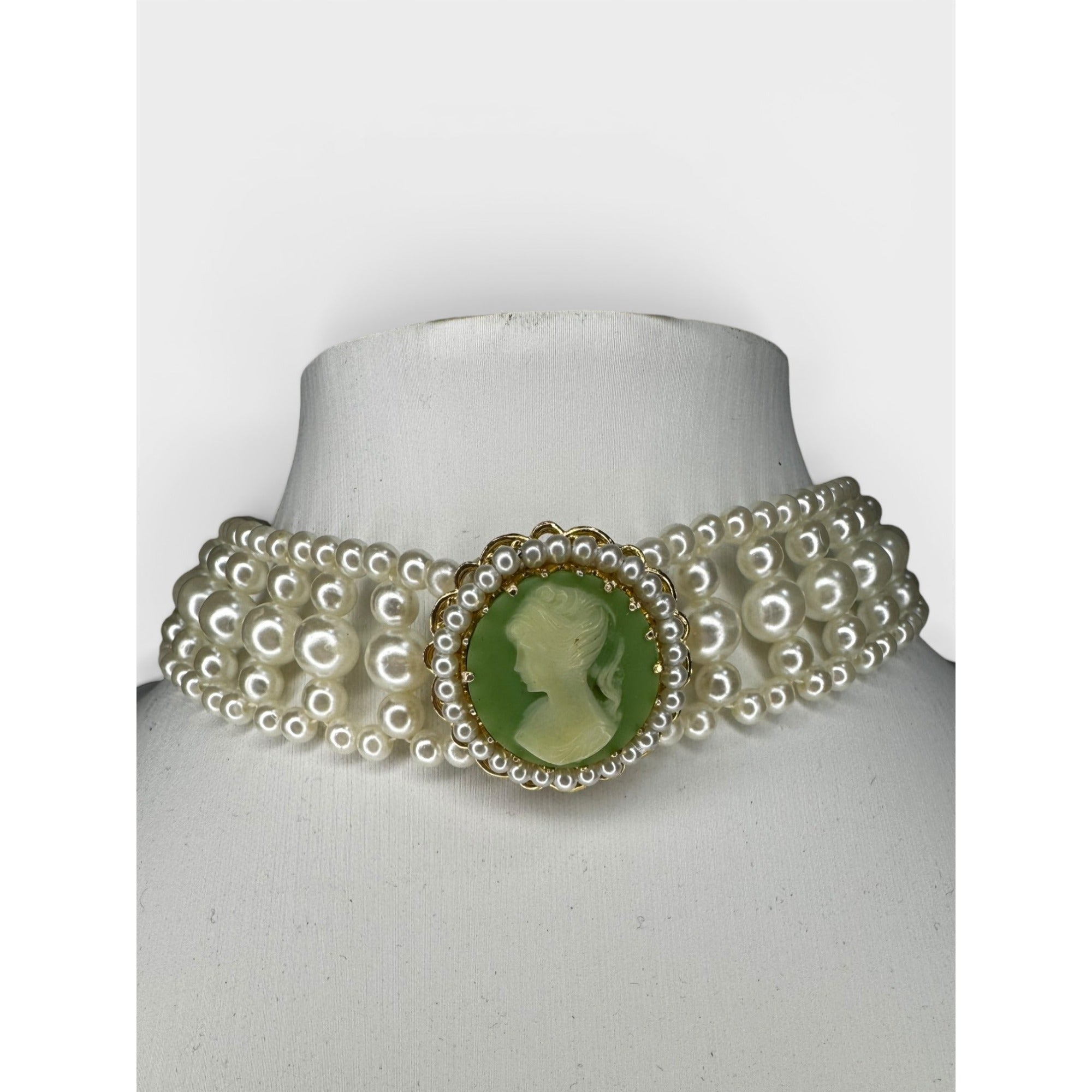 Faux Pearl Lattice Green Cameo 11-14 Inch Choker Necklace 1960s Vintage