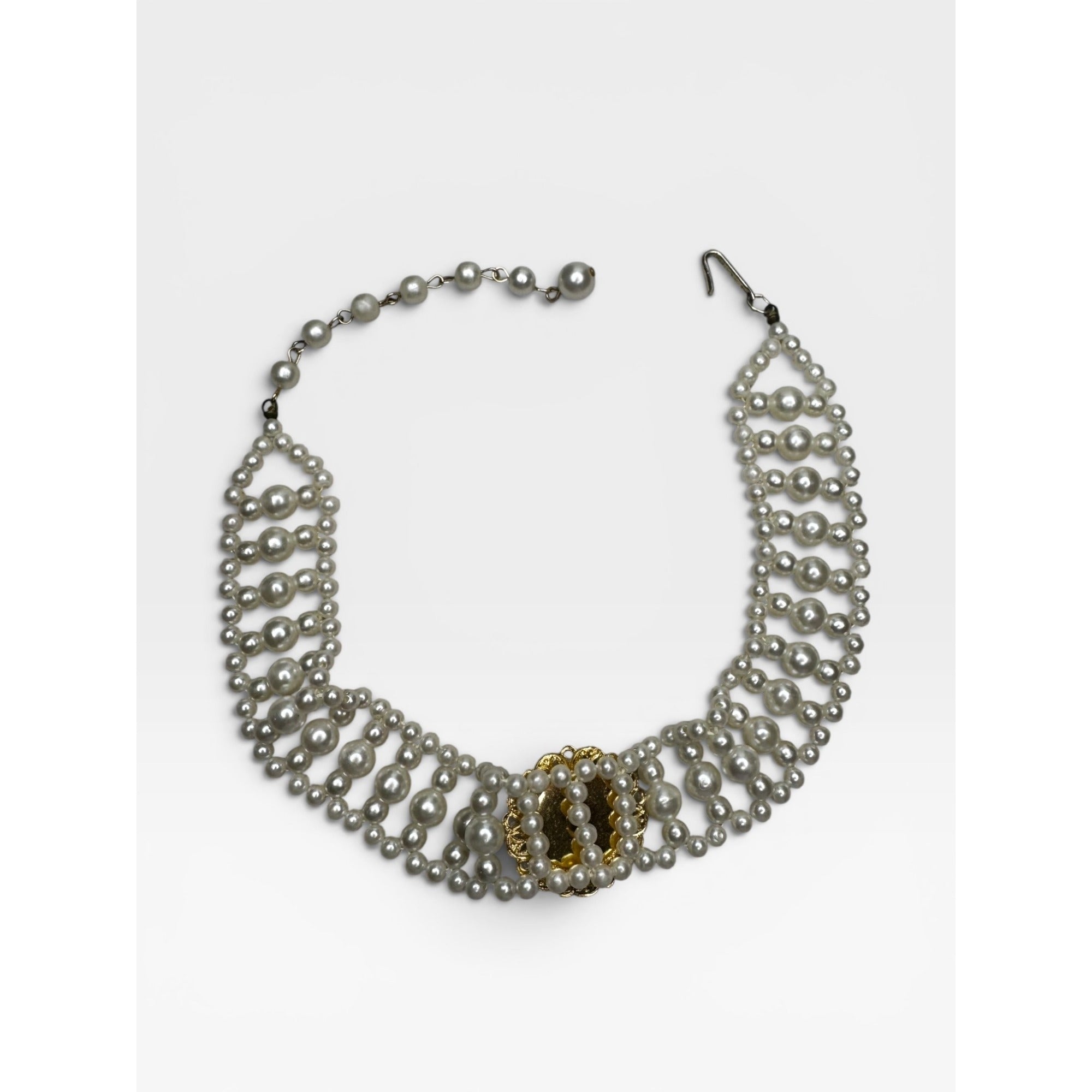Faux Pearl Lattice Green Cameo 11-14 Inch Choker Necklace 1960s Vintage