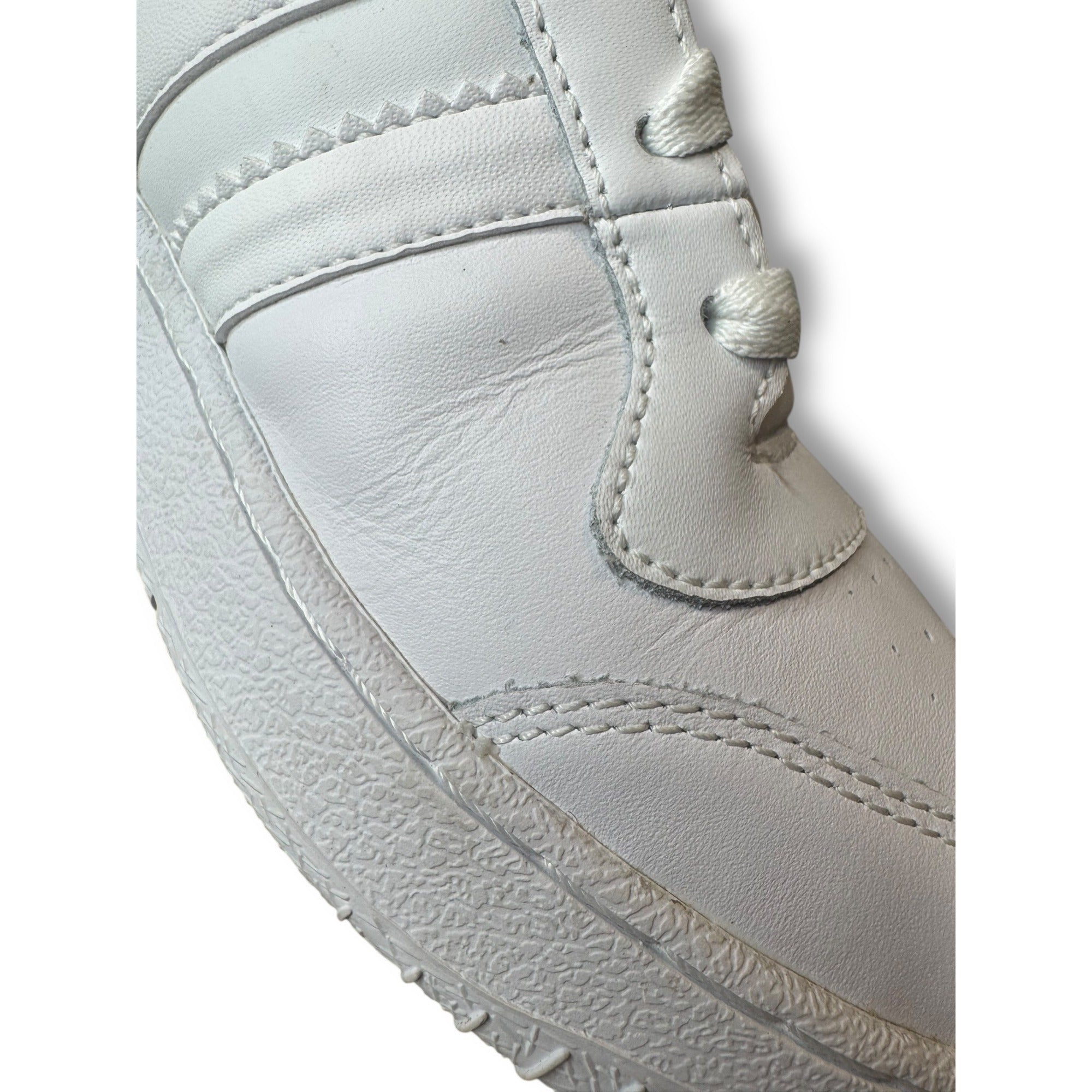 Adidas Mens Super Cup Low Basketball Shoes White Size 9 Pre owned Original Box