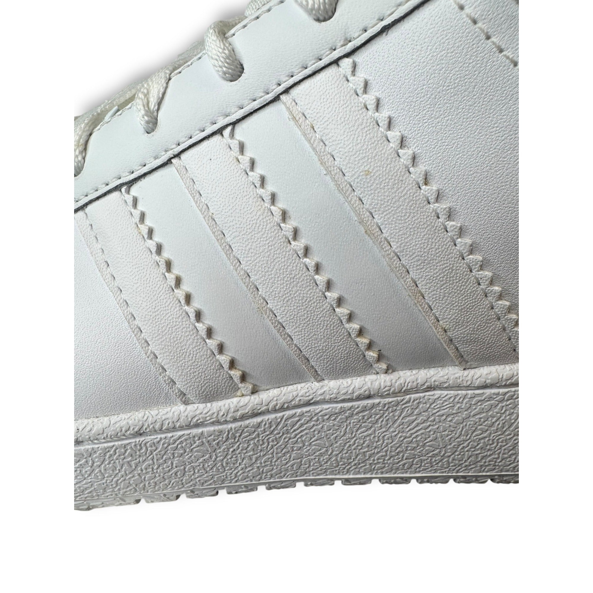 Adidas Mens Super Cup Low Basketball Shoes White Size 9 Pre owned Original Box