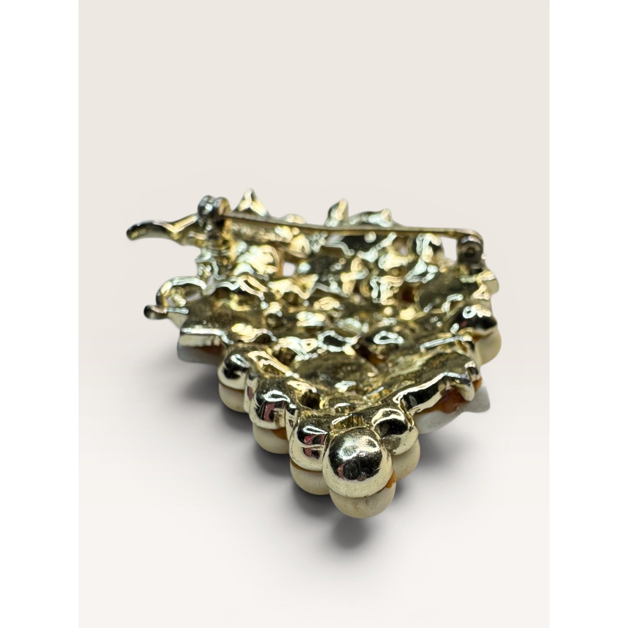 ChaRel 1950s Faux Pearl & Mother of Pearl Lucite Grape Brooch Gold Tone Vintage